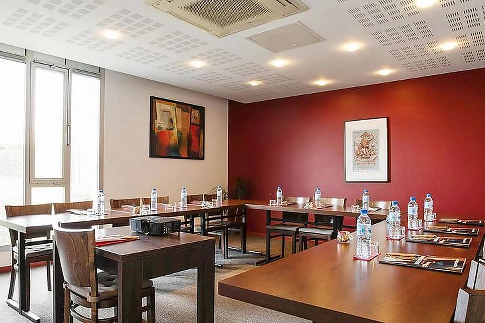 Lieux événementiels, SALLE DE RÉUNION À BEZANNES