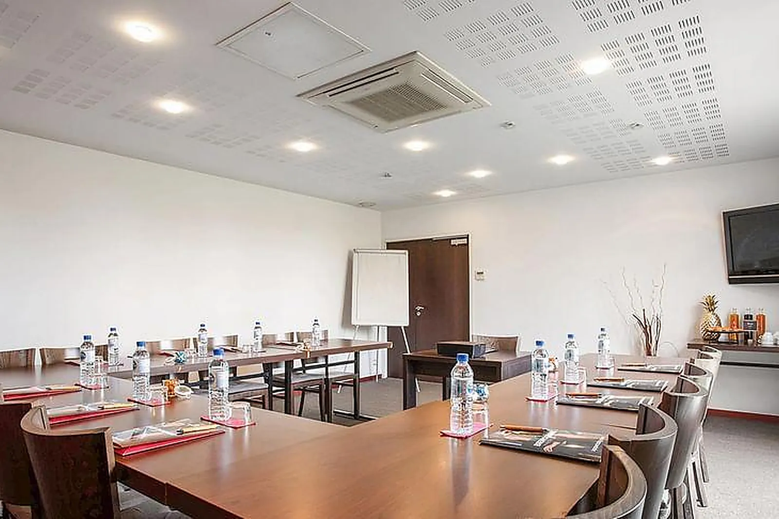 Lieux événementiels, SALLE DE RÉUNION À BEZANNES