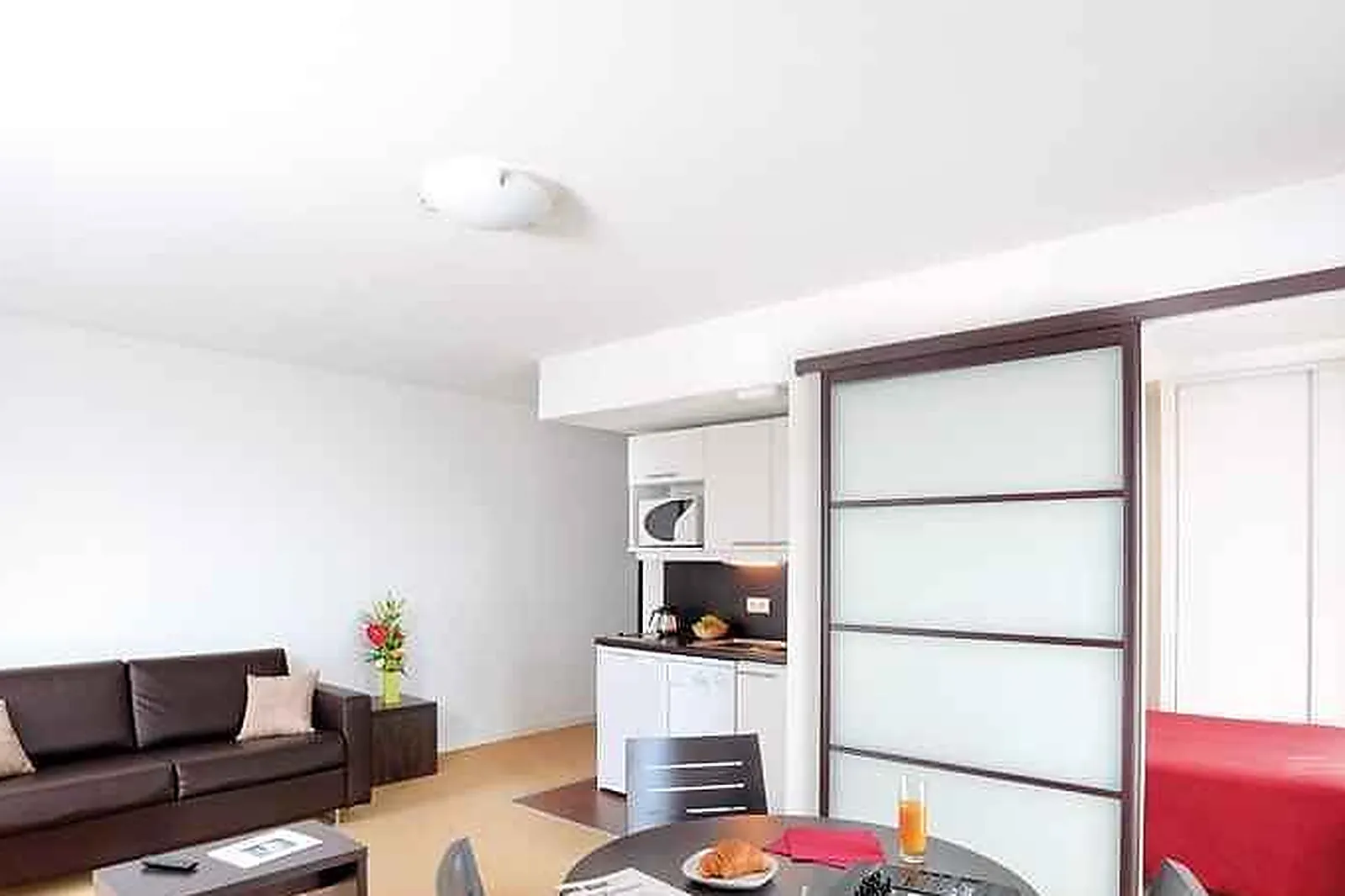 Lieux événementiels, SALLE DE RÉUNION À BEZANNES