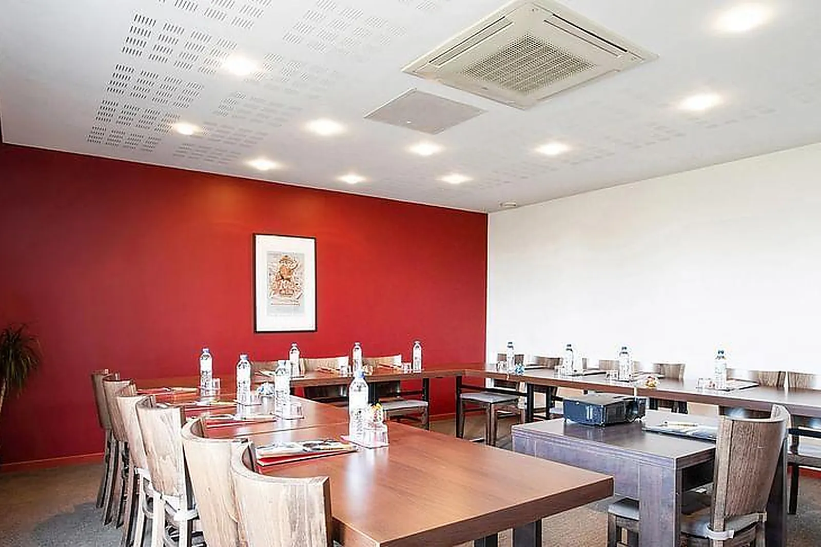 Lieux événementiels, SALLE DE RÉUNION À BEZANNES