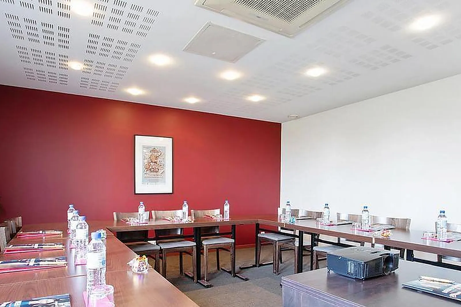 Lieux événementiels, SALLE DE RÉUNION À BEZANNES