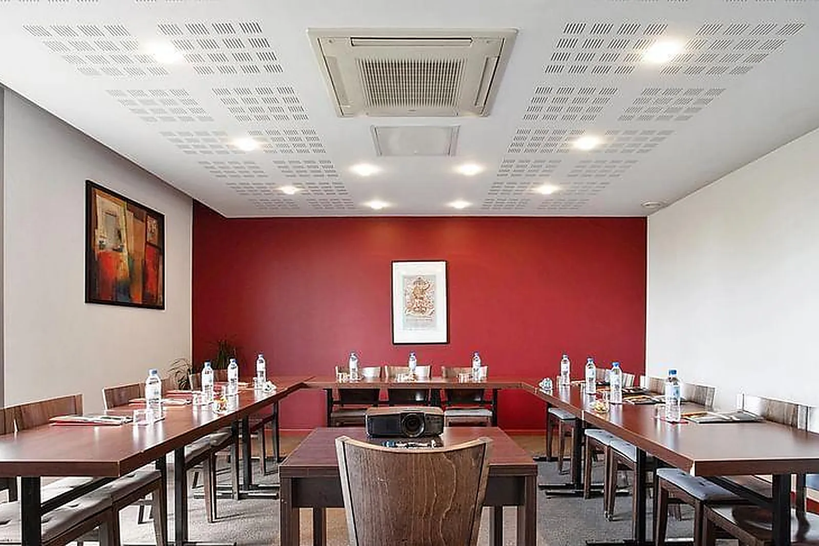 Lieux événementiels, SALLE DE RÉUNION À BEZANNES