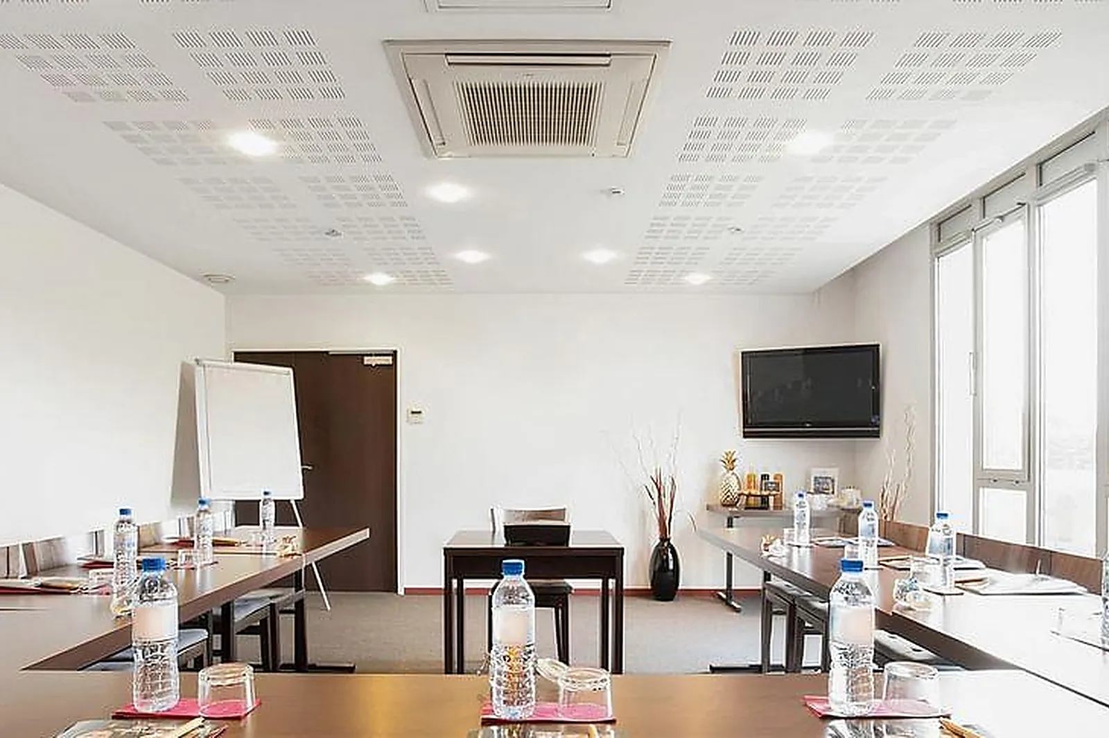 Lieux événementiels, SALLE DE RÉUNION À BEZANNES