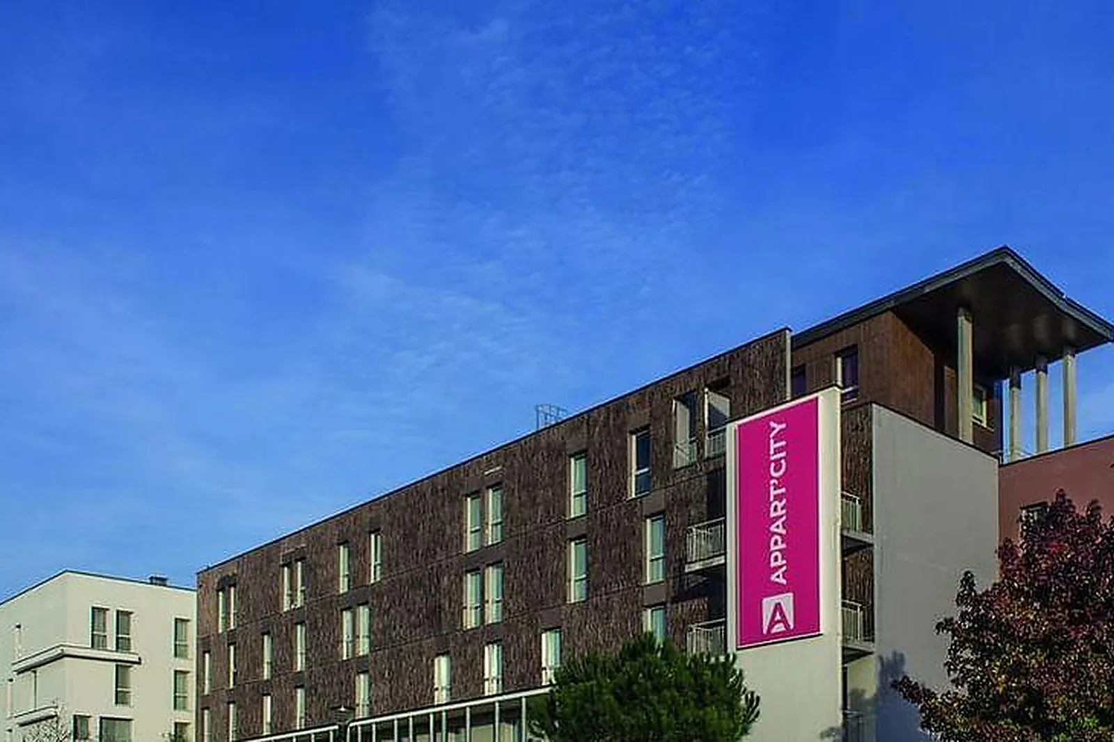 Lieux événementiels, SALLE DE RÉUNION À BEZANNES