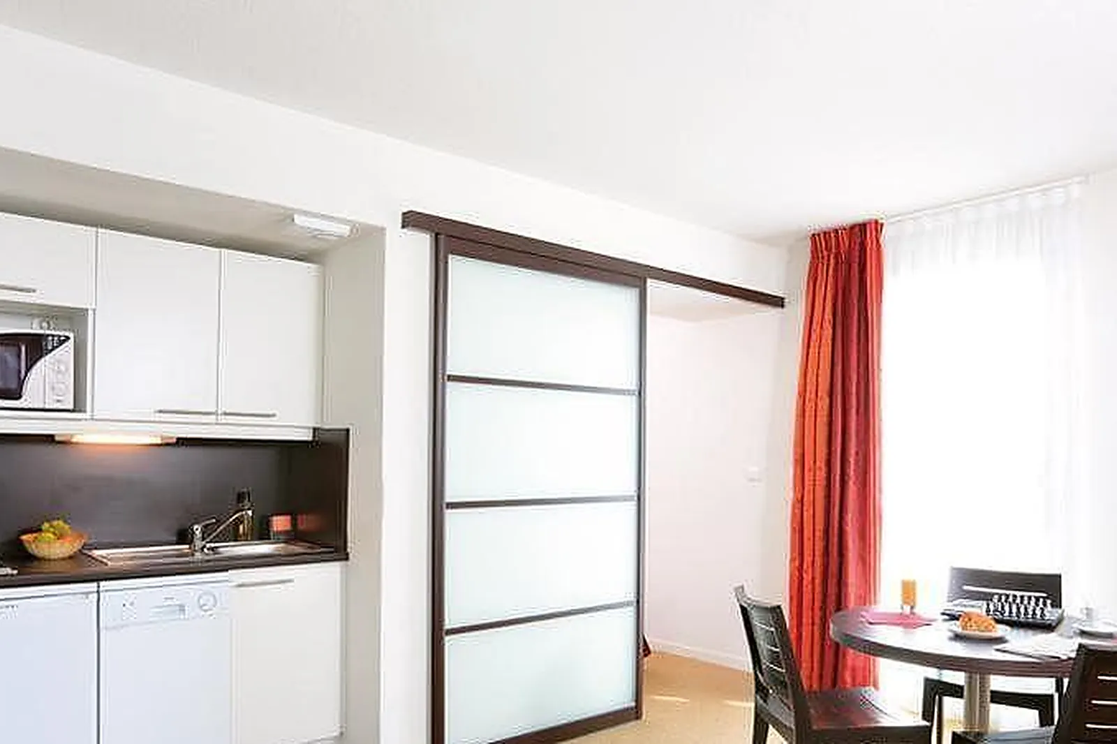 Lieux événementiels, SALLE DE RÉUNION À BEZANNES