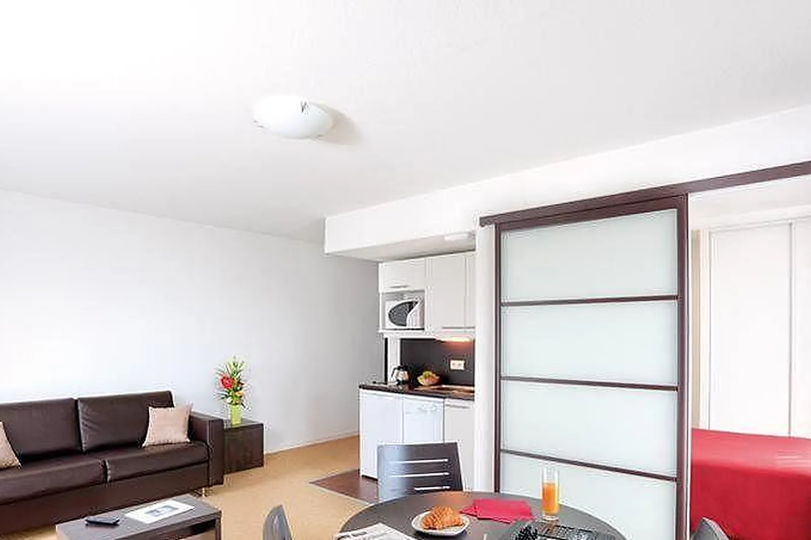 Lieux événementiels, SALLE DE RÉUNION À BEZANNES