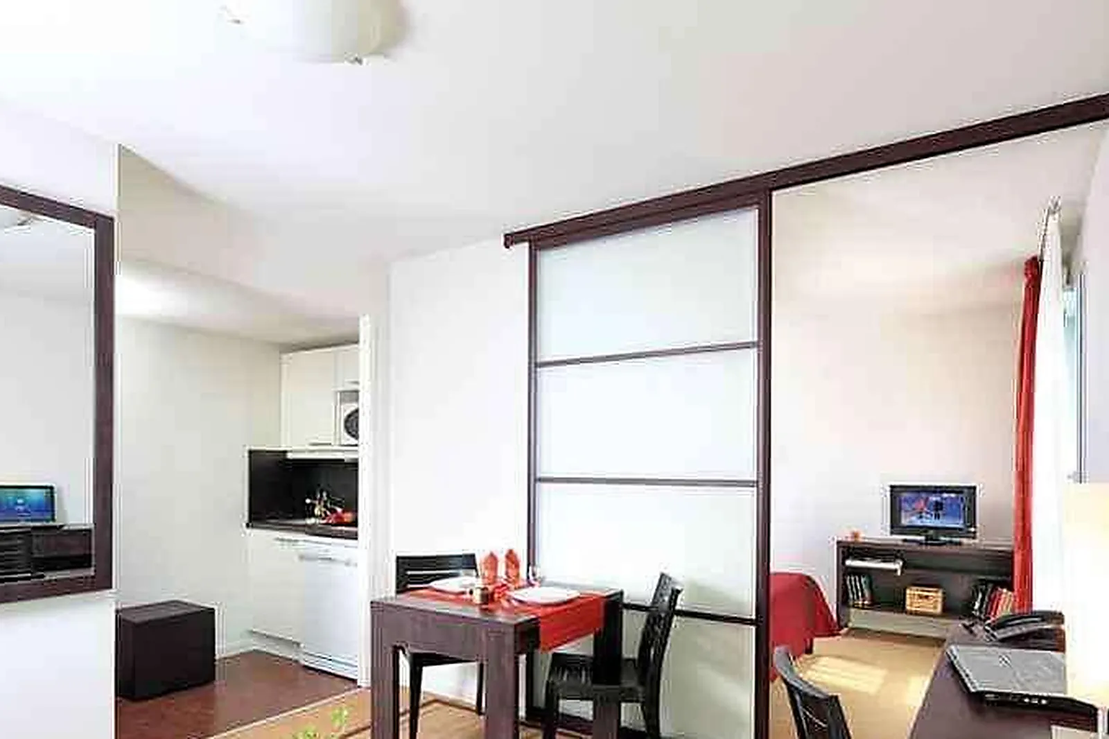 Lieux événementiels, SALLE DE RÉUNION À BEZANNES