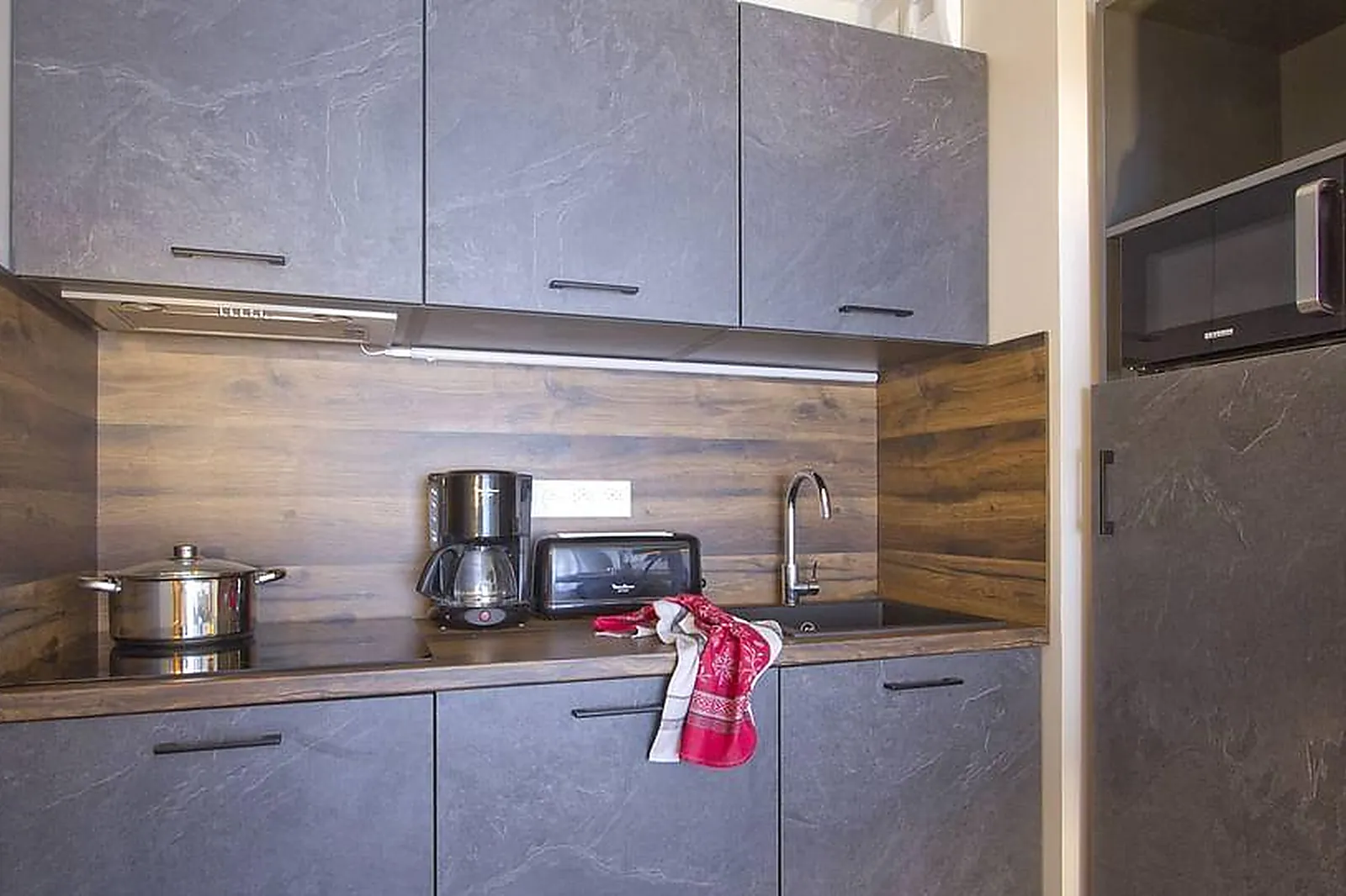 Lieux événementiels, CHÂTEAU DE LA ROZELLE - HÔTEL ****