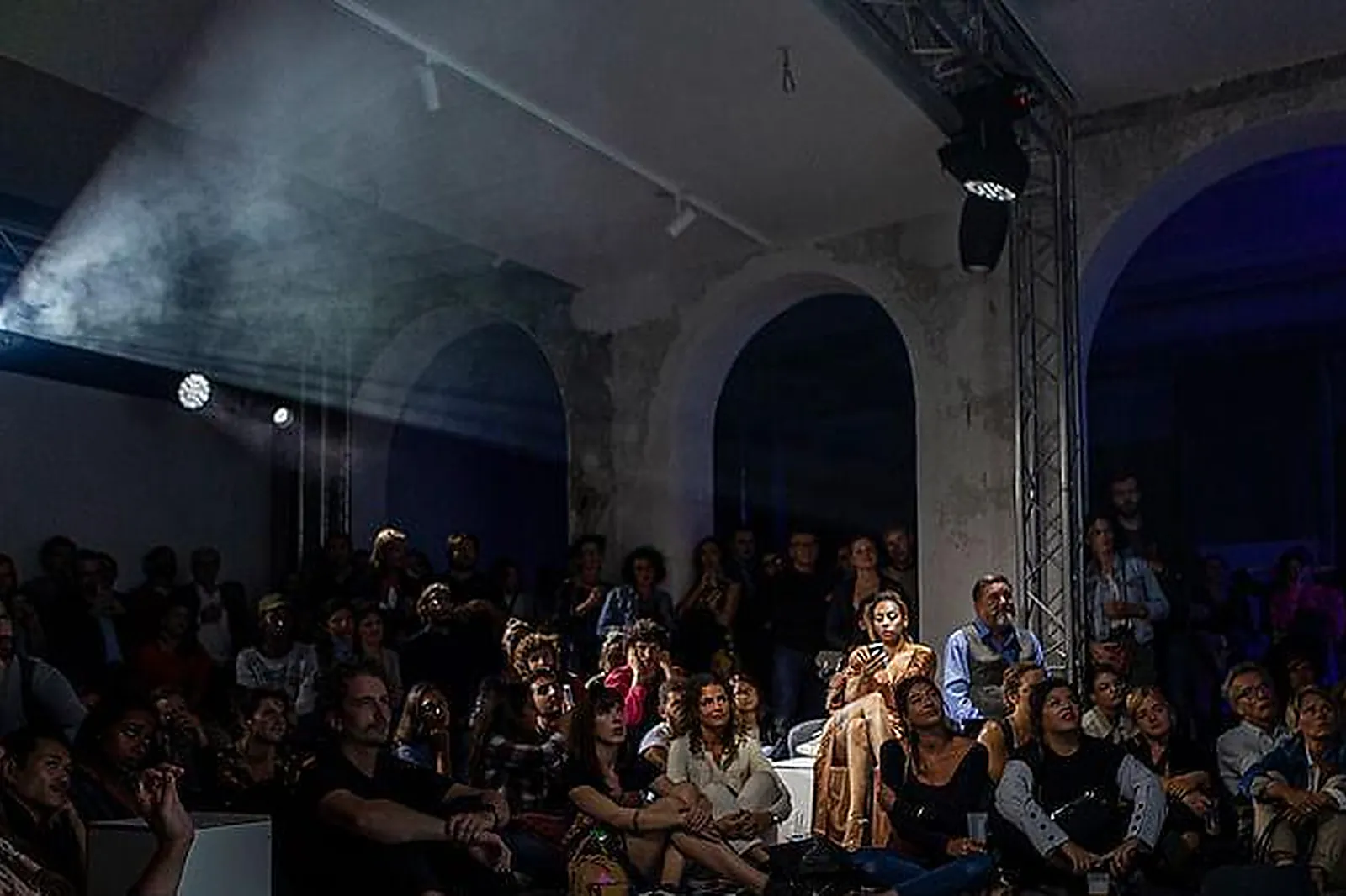 Lieux événementiels, AU ROI