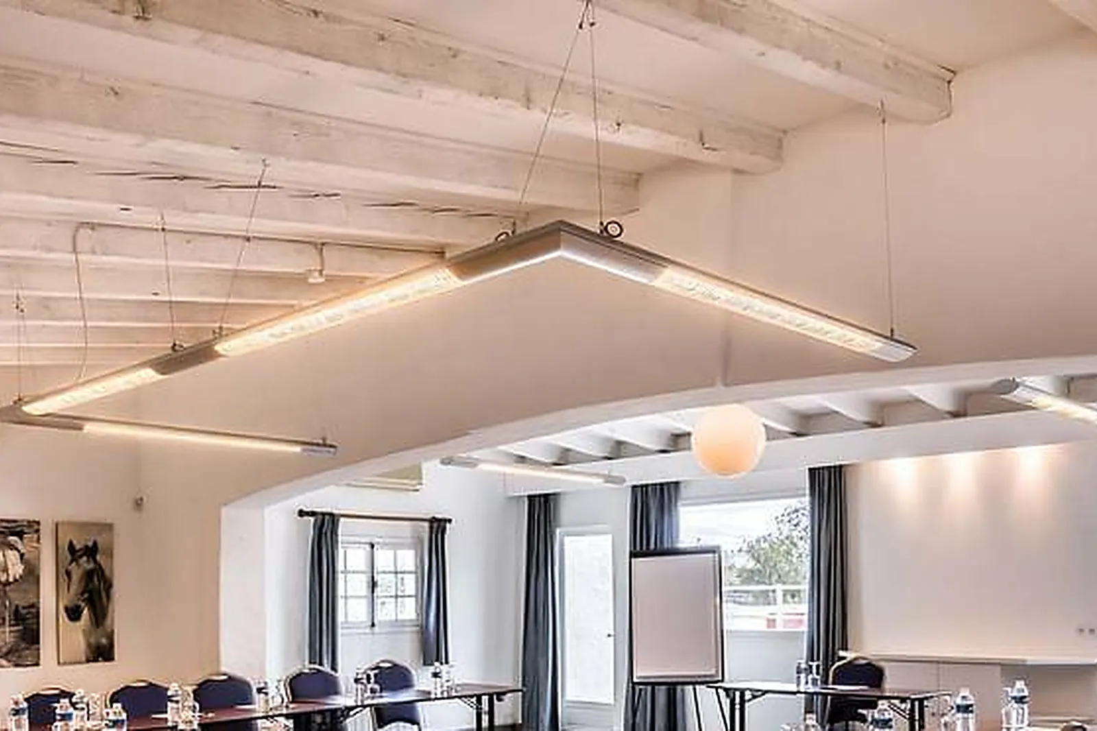 Lieux événementiels, AUBERGE CAVALIÈRE DU PONT DES BANNES ****