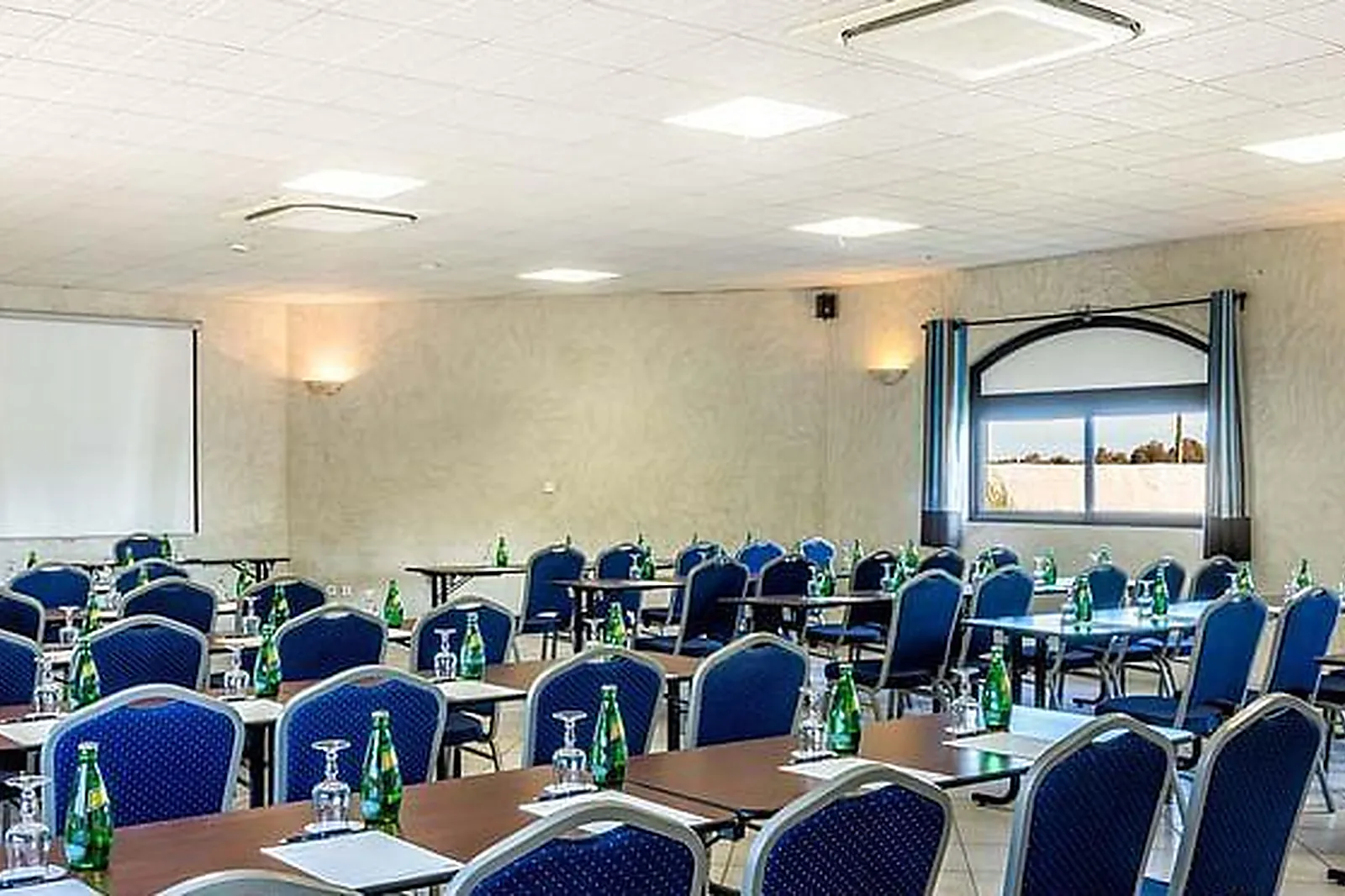 Lieux événementiels, AUBERGE CAVALIÈRE DU PONT DES BANNES ****