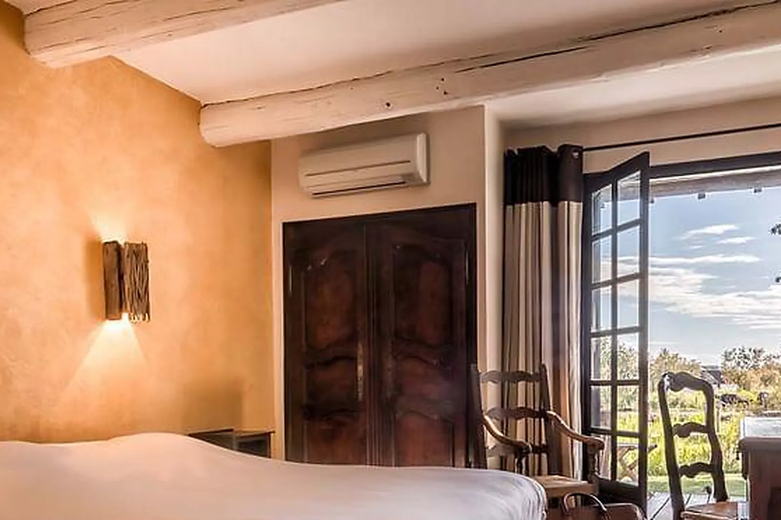 Lieux événementiels, AUBERGE CAVALIÈRE DU PONT DES BANNES ****