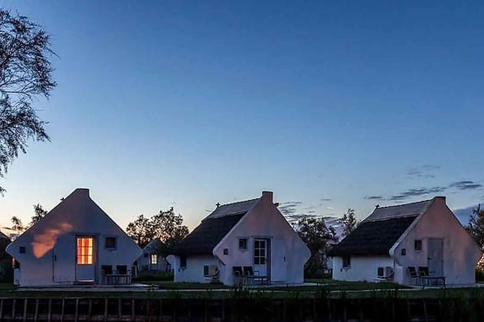 Lieux événementiels, AUBERGE CAVALIÈRE DU PONT DES BANNES ****