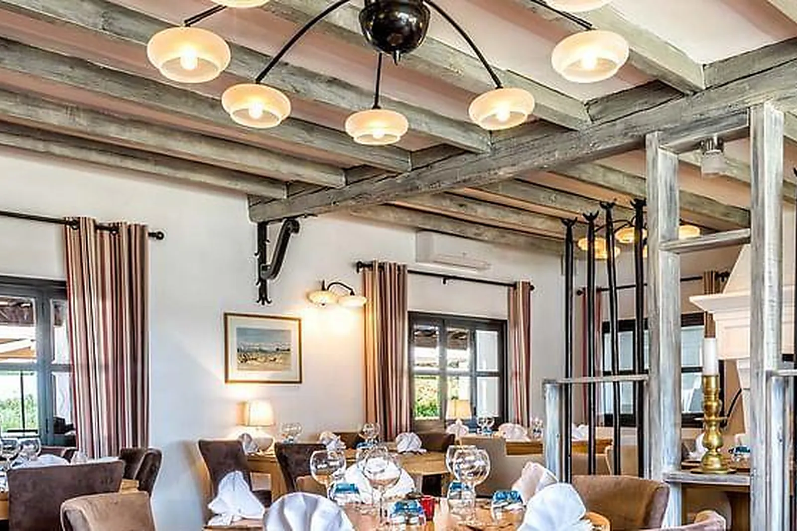 Lieux événementiels, AUBERGE CAVALIÈRE DU PONT DES BANNES ****