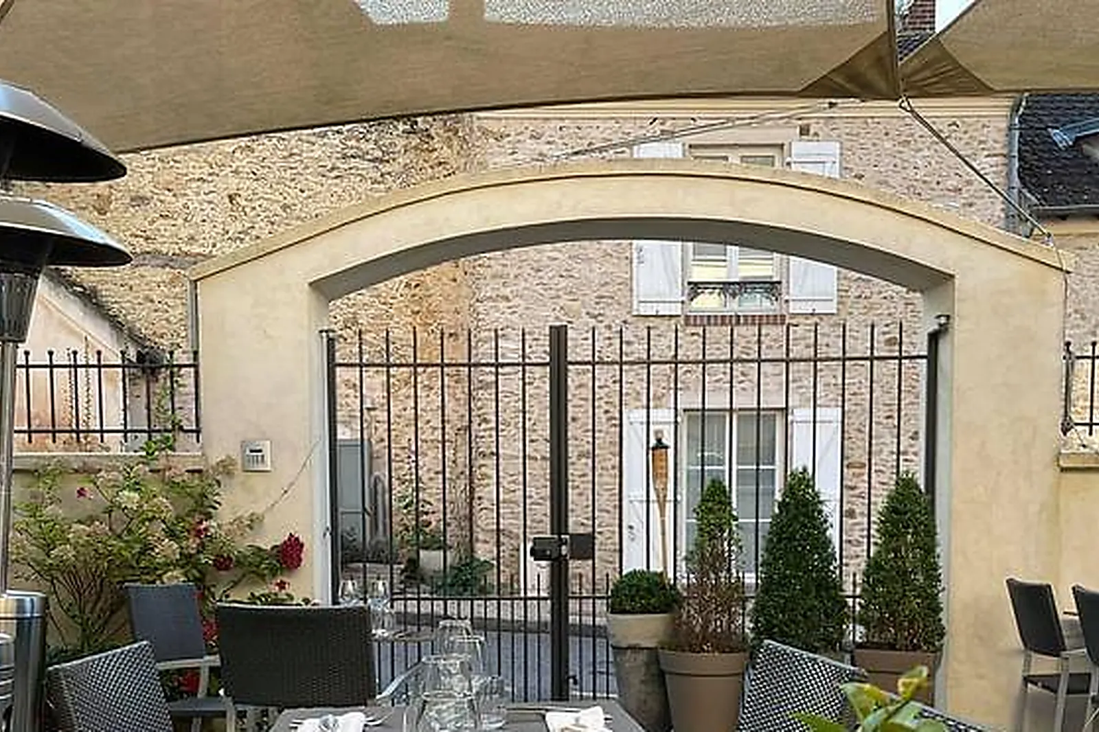 Lieux événementiels, AUBERGE DU CHASSEUR - RESTAURANT - HÔTEL - CAVISTE