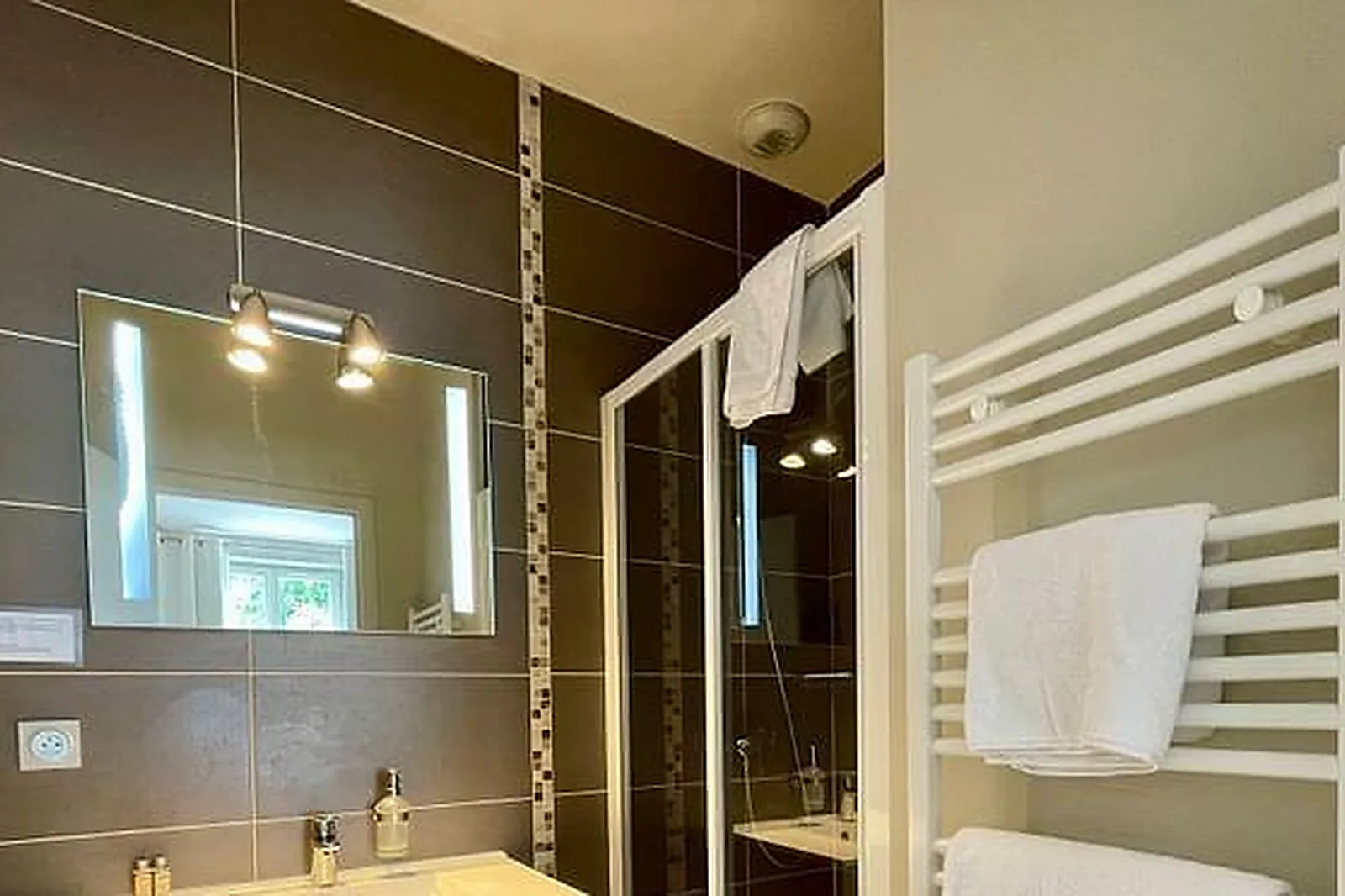 Lieux événementiels, AUBERGE DU CHASSEUR - RESTAURANT - HÔTEL - CAVISTE