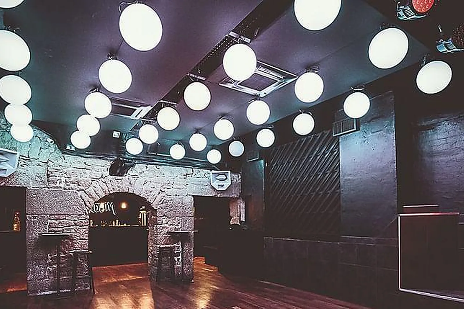 Lieux événementiels, WEASY