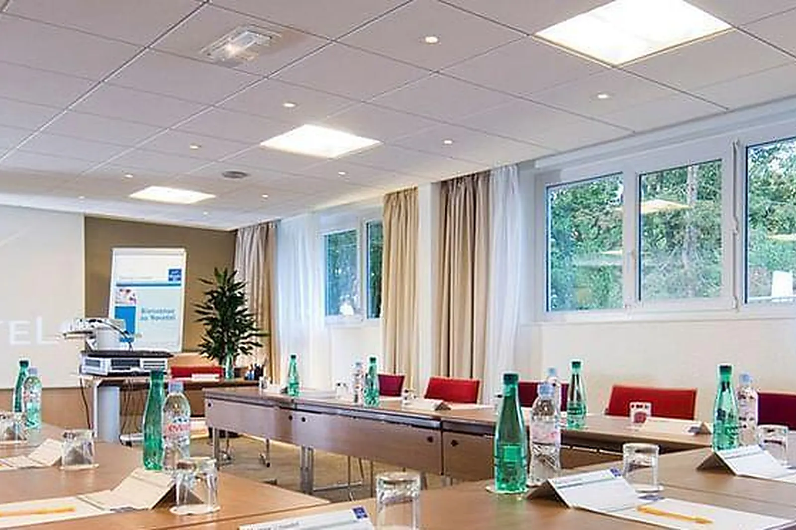 Lieux événementiels, B&B CERGY PORT 4*