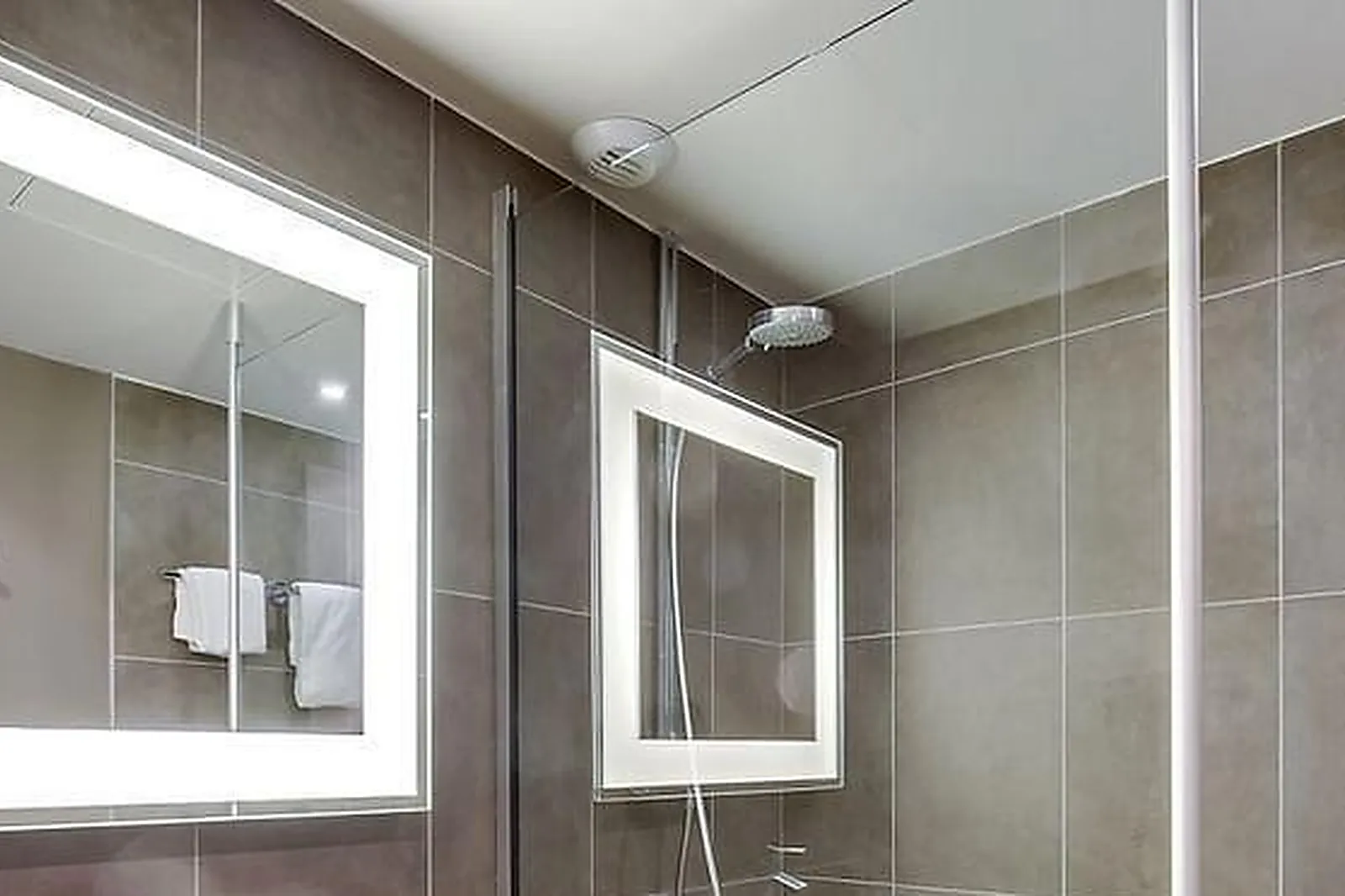 Lieux événementiels, B&B CERGY PORT 4*