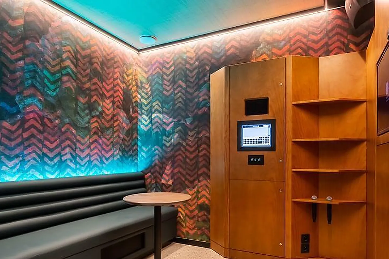 Lieux événementiels, BAM KARAOKE BOX CHARTRONS