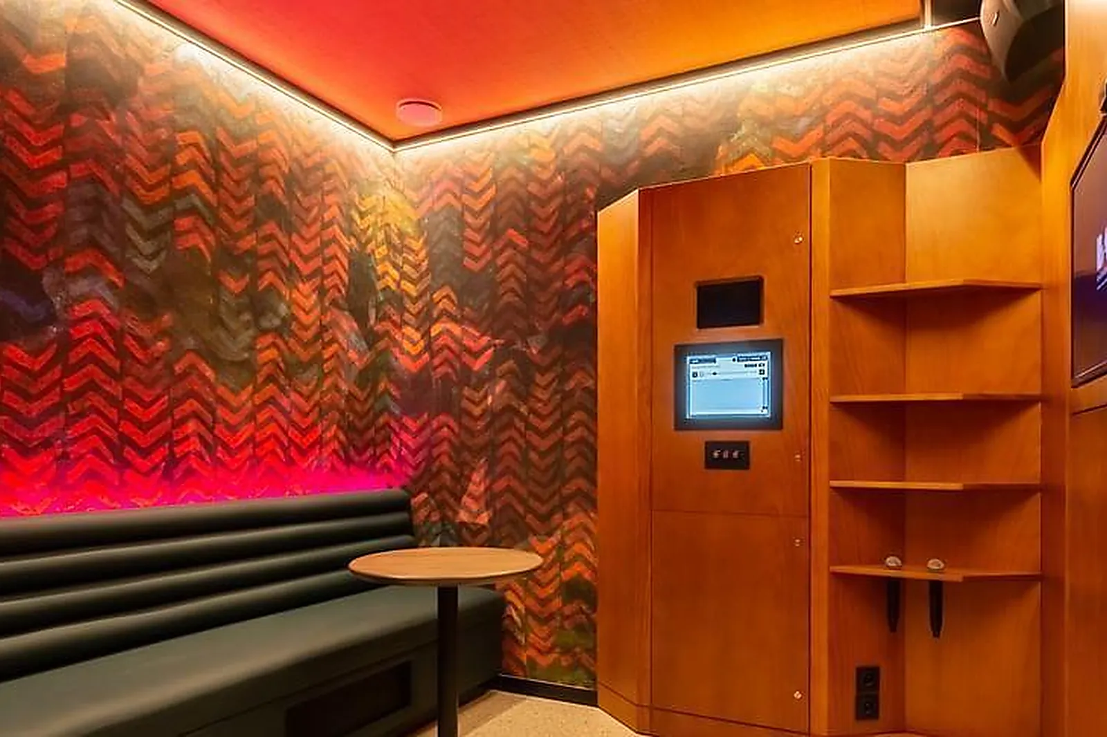 Lieux événementiels, BAM KARAOKE BOX CHARTRONS