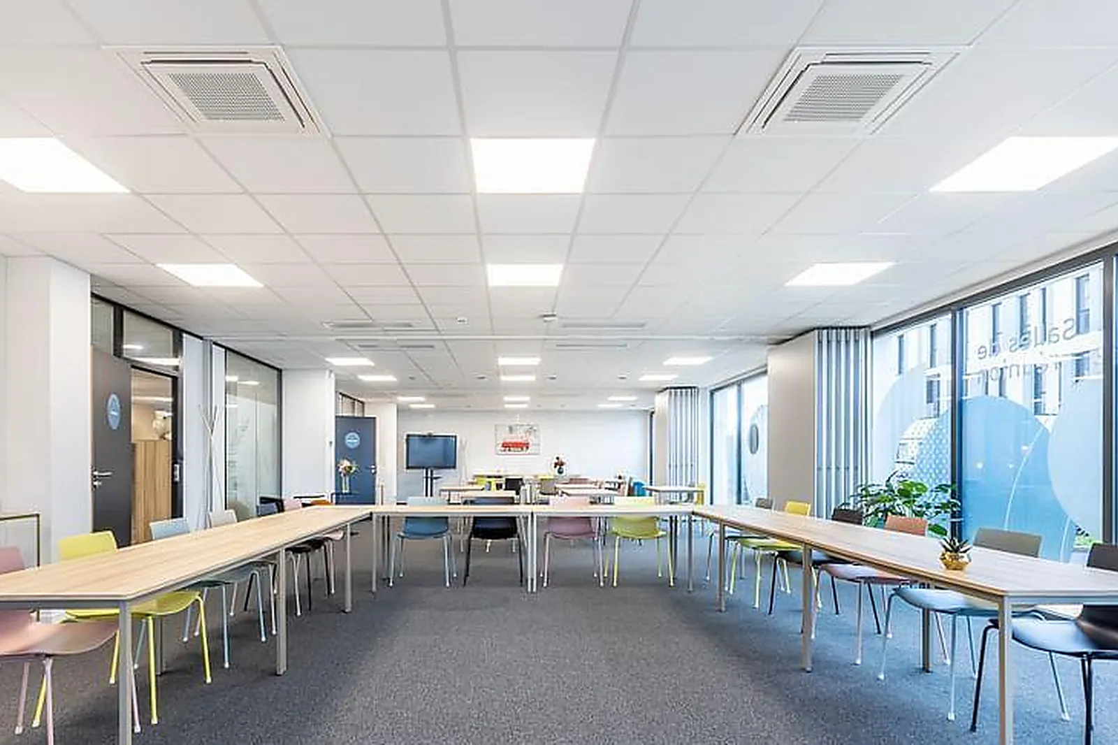 Lieux événementiels, B'COWORKER TRÉLAZÉ