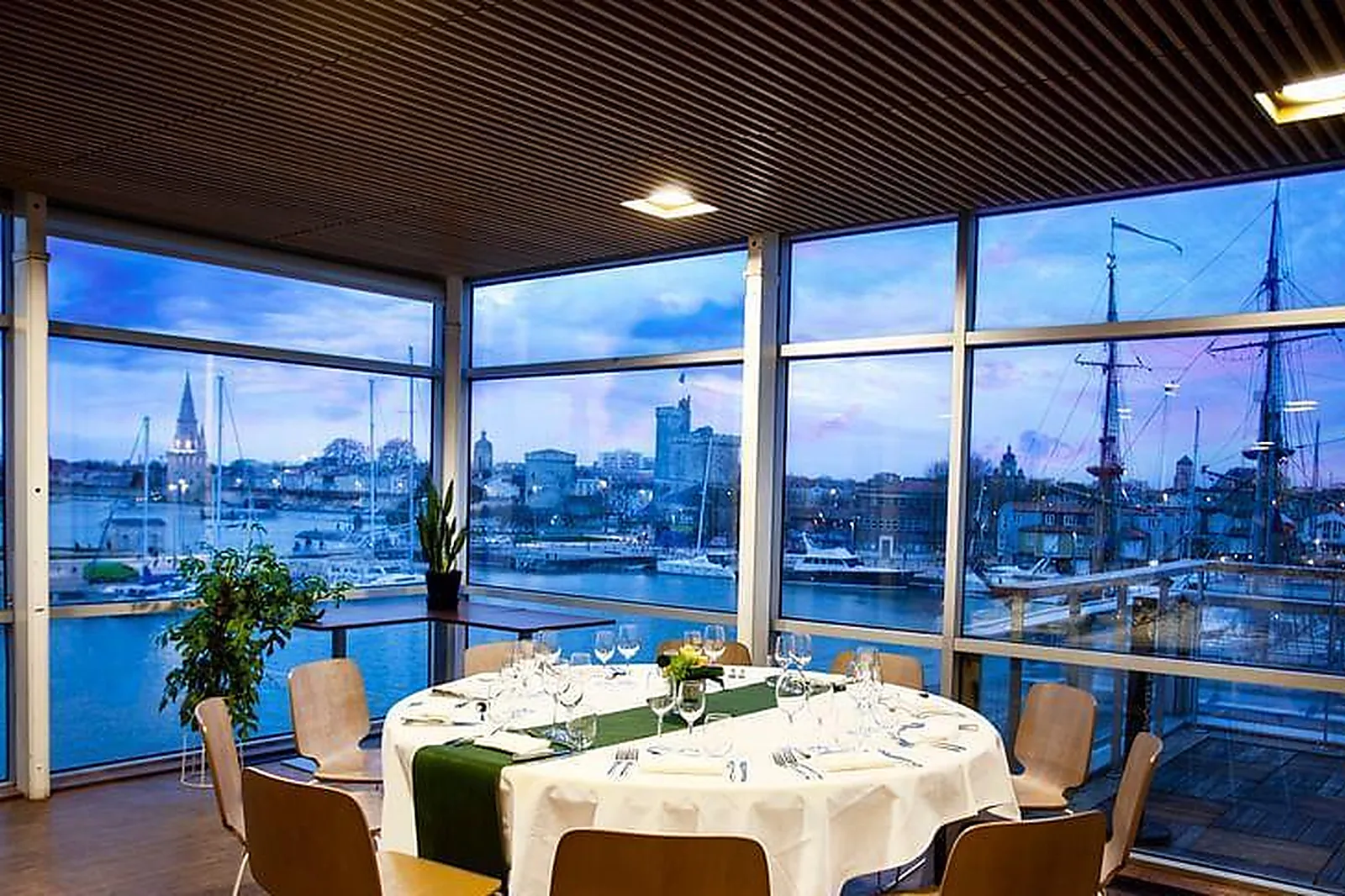 Lieux événementiels, BRASSERIE LA-HAUT