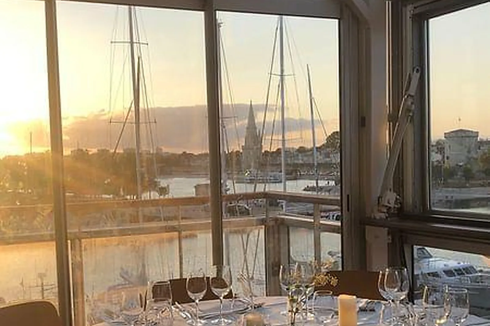 Lieux événementiels, BRASSERIE LA-HAUT