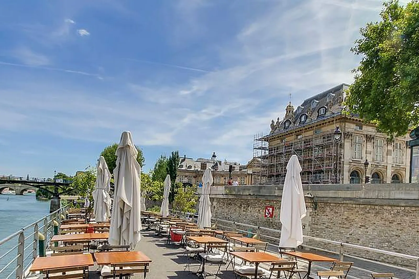 Lieux événementiels, BALLE AU BOND