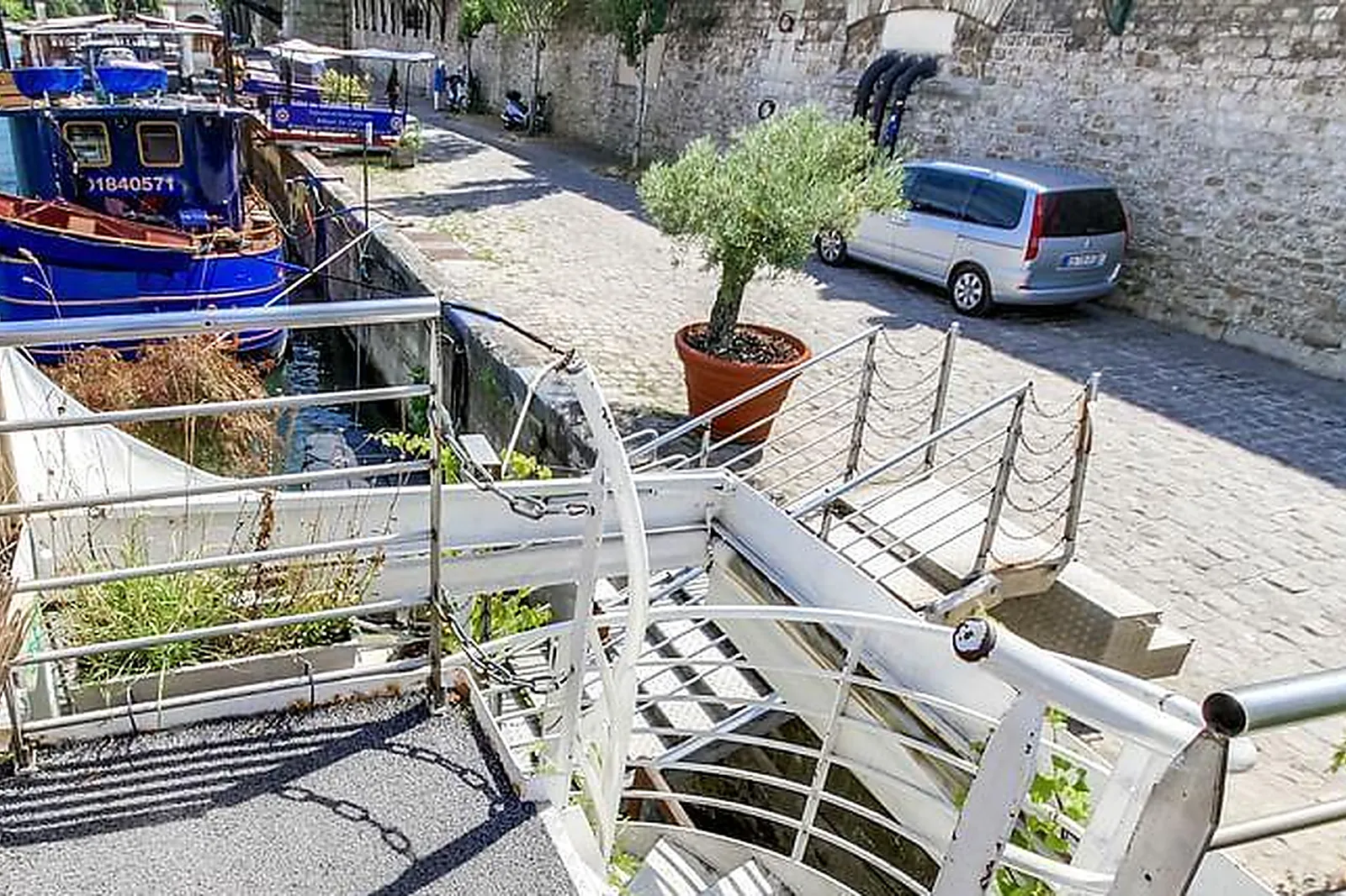 Lieux événementiels, BALLE AU BOND