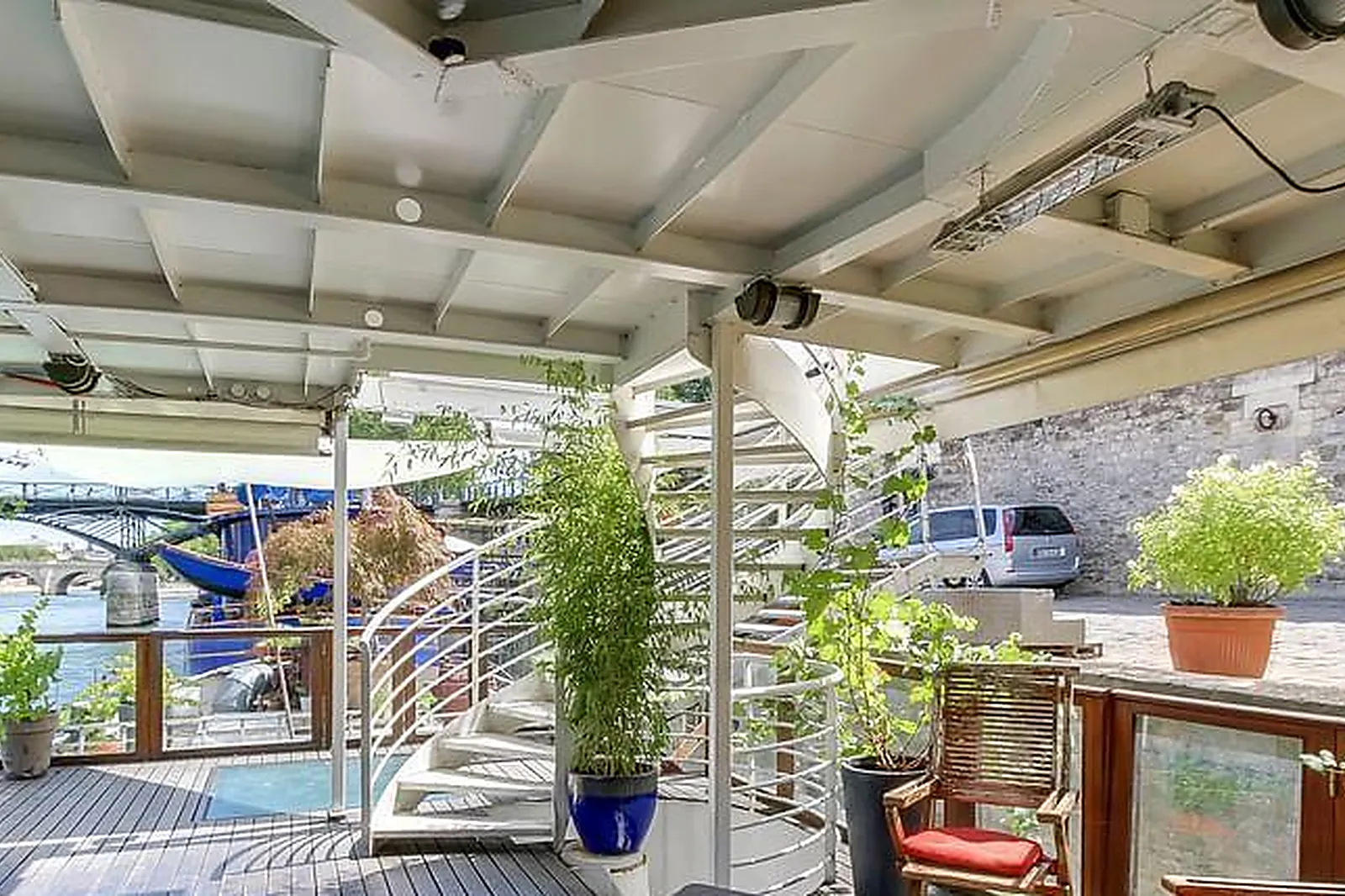 Lieux événementiels, BALLE AU BOND