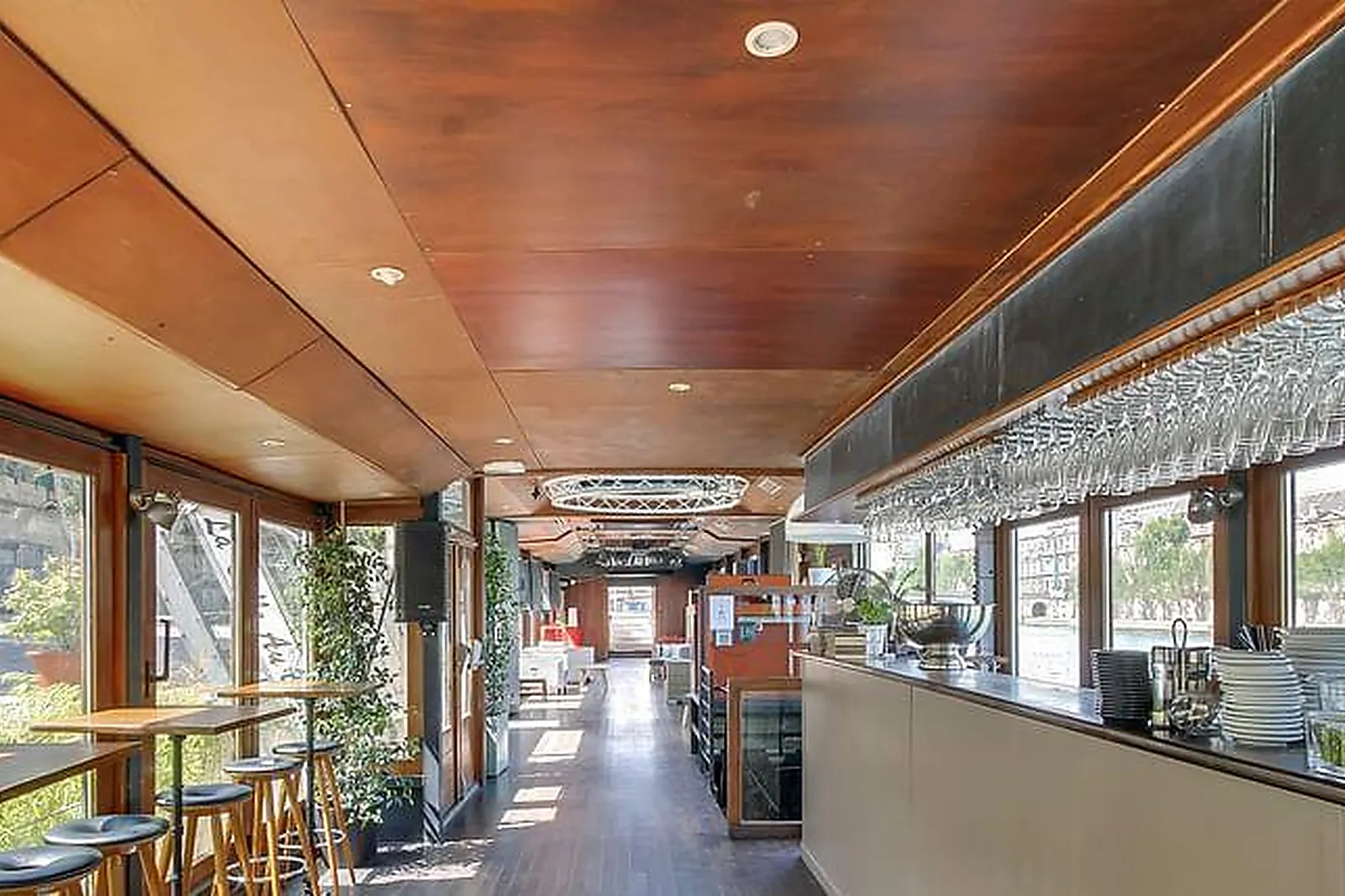 Lieux événementiels, BALLE AU BOND