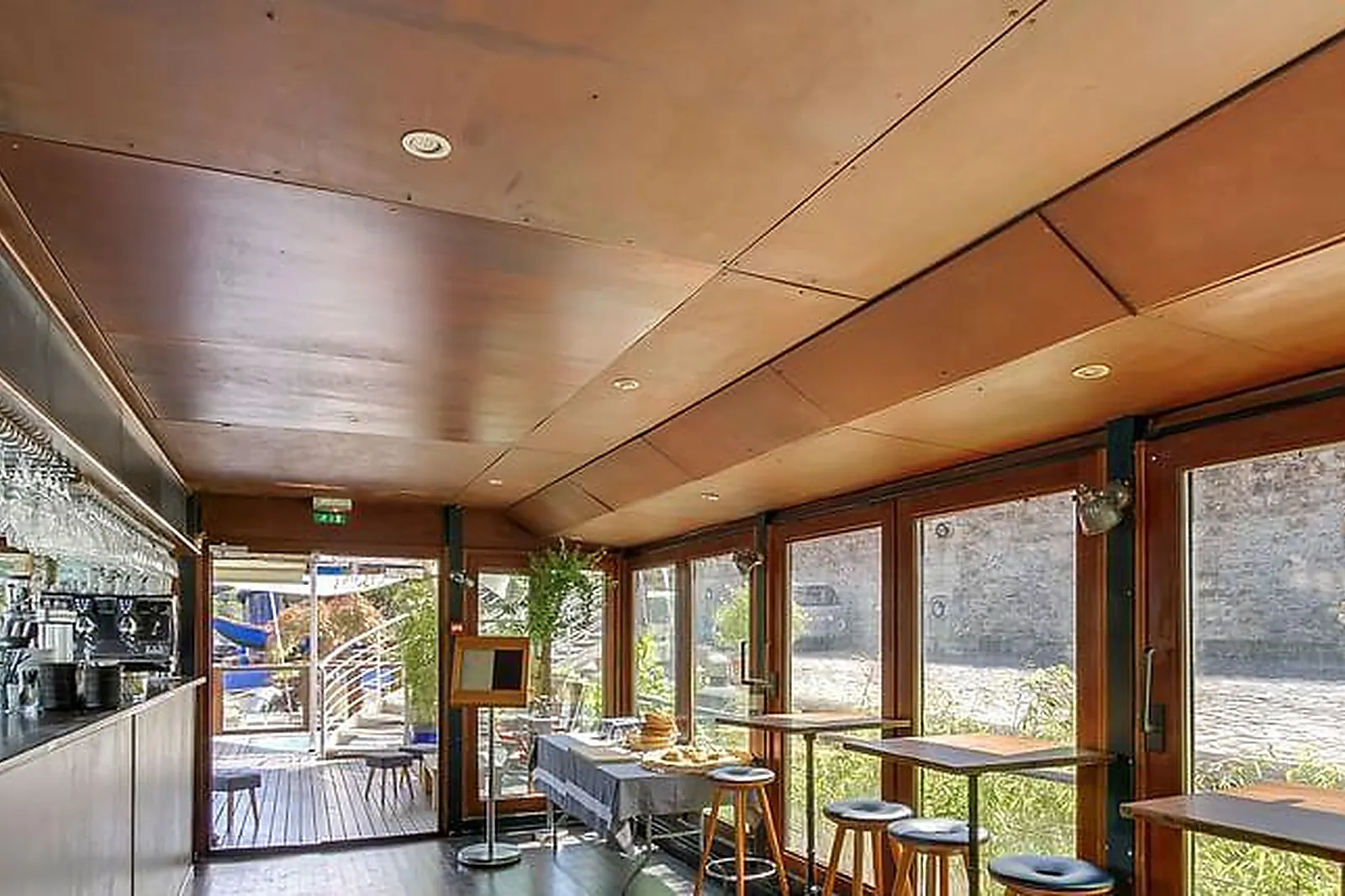 Lieux événementiels, BALLE AU BOND