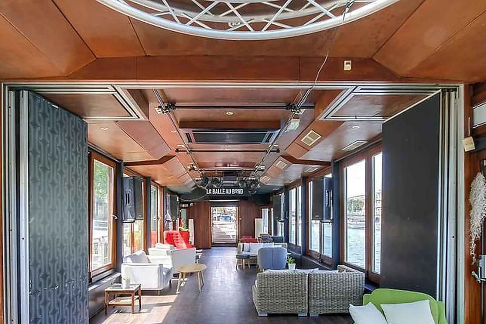 Lieux événementiels, BALLE AU BOND