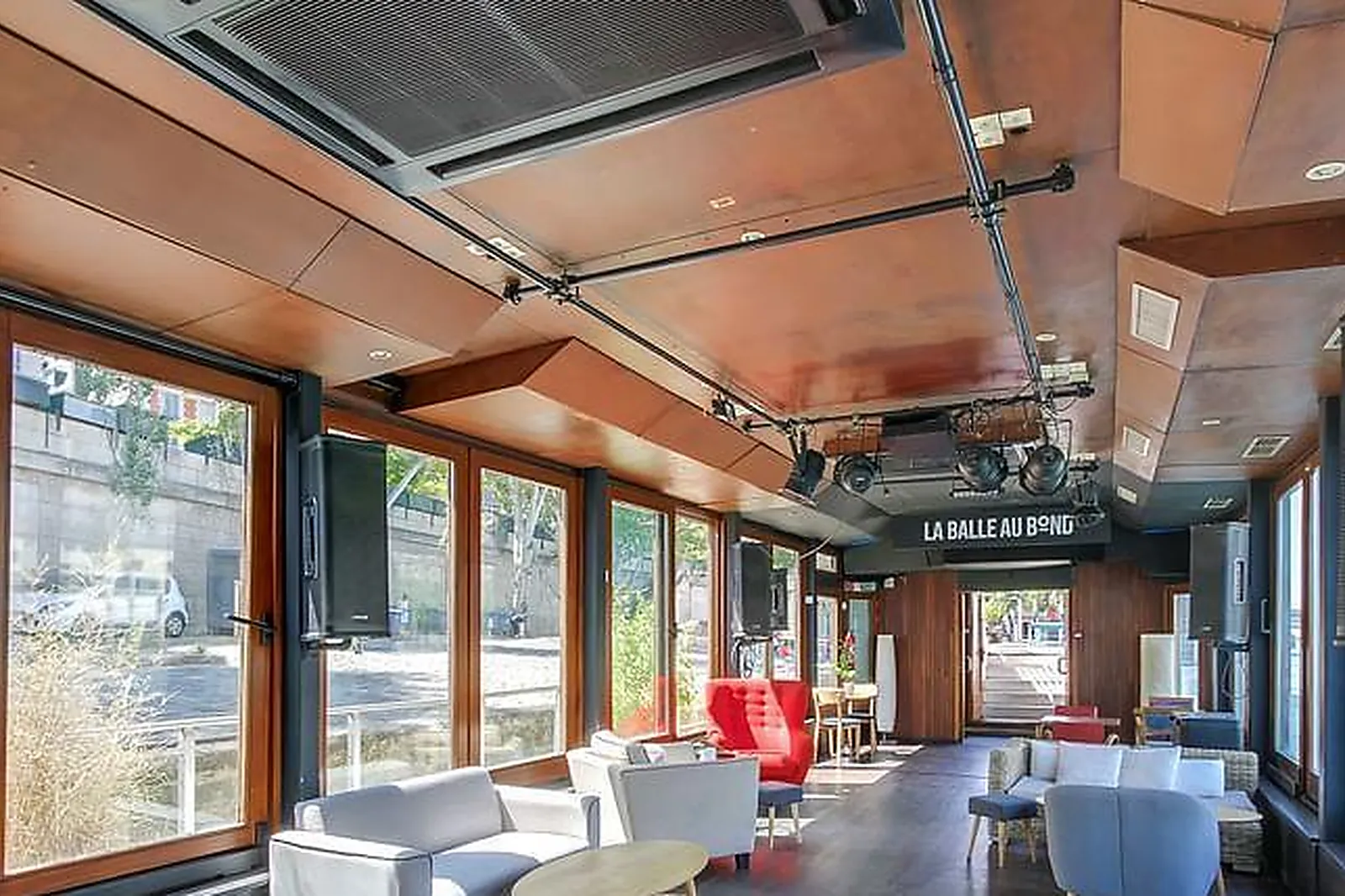 Lieux événementiels, BALLE AU BOND