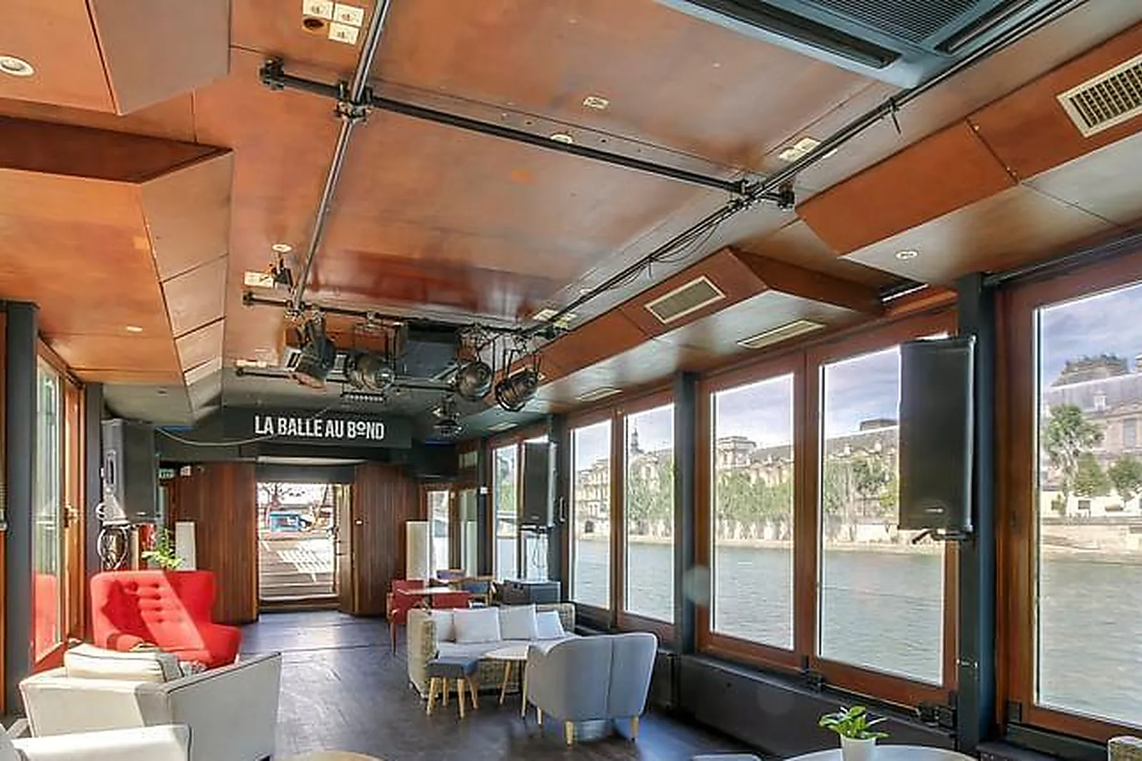 Lieux événementiels, BALLE AU BOND