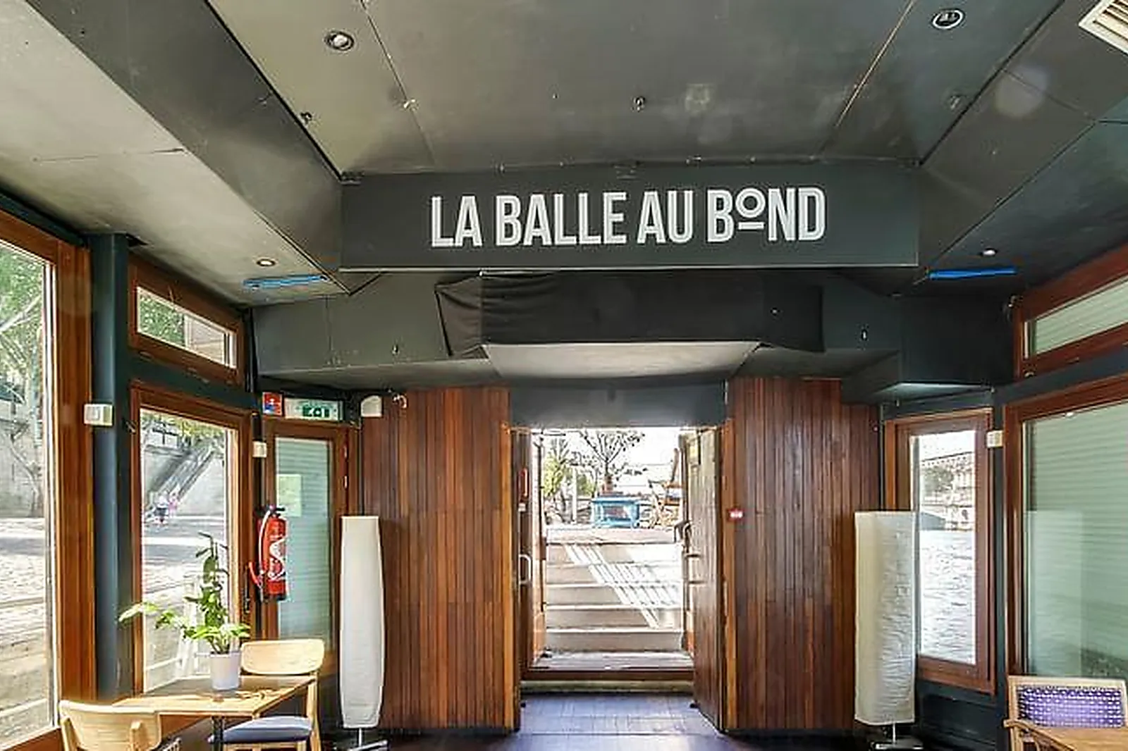 Lieux événementiels, BALLE AU BOND