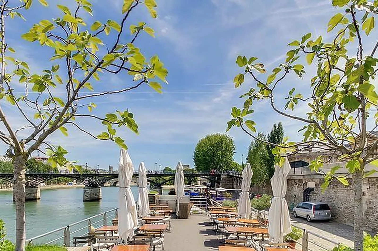 Lieux événementiels, BALLE AU BOND