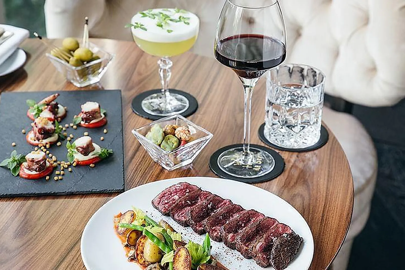 Lieux événementiels, BAR LE BIZZAZ