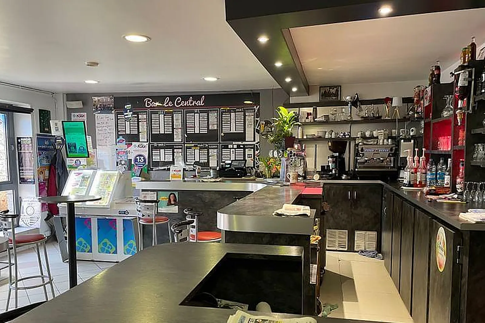 Lieux événementiels, BAR LE CENTRAL