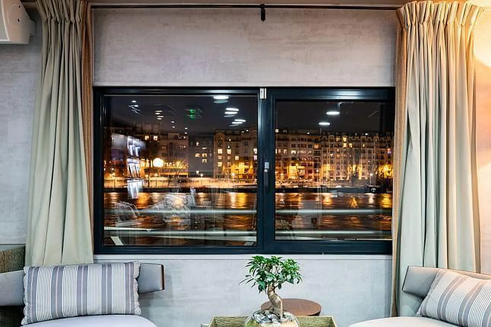 Lieux événementiels, BARGE LIBERTY