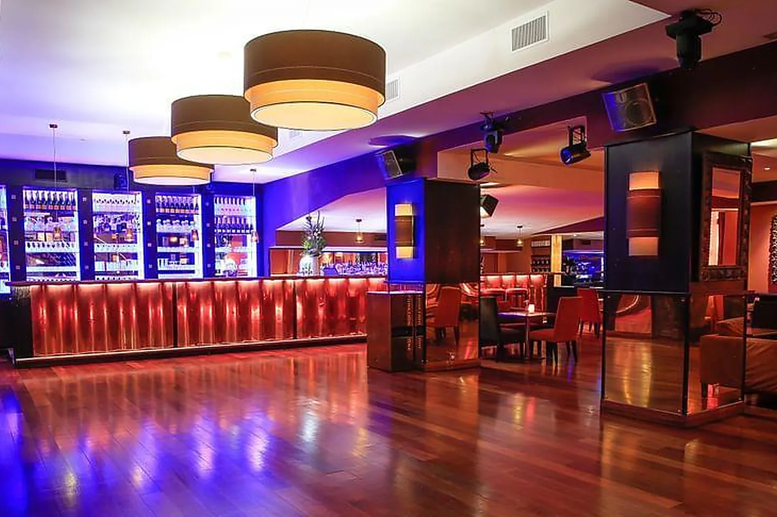 Lieux événementiels, BARRAMUNDI