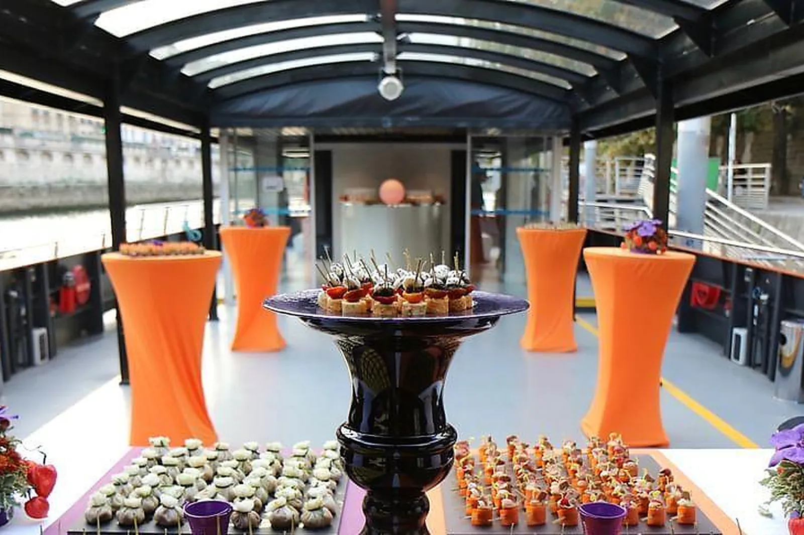 Lieux événementiels, BATEAU L'INSOLITE