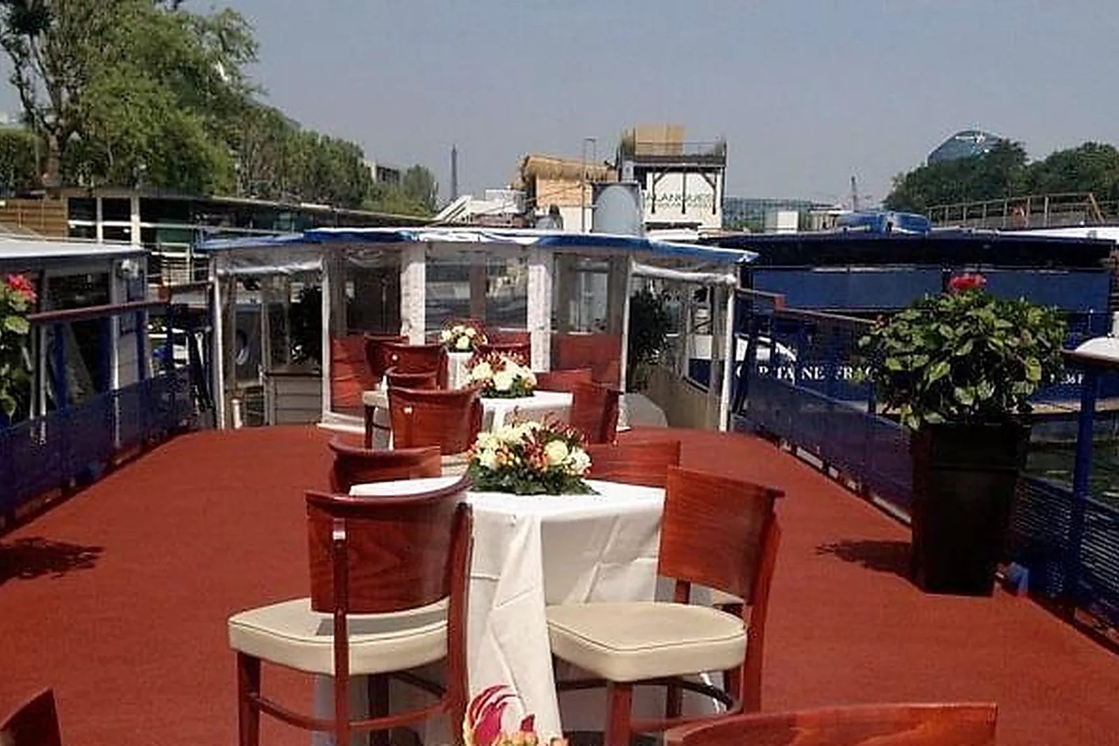Lieux événementiels, BATEAU LE COCHE D'EAU À QUAI À BOULOGNE