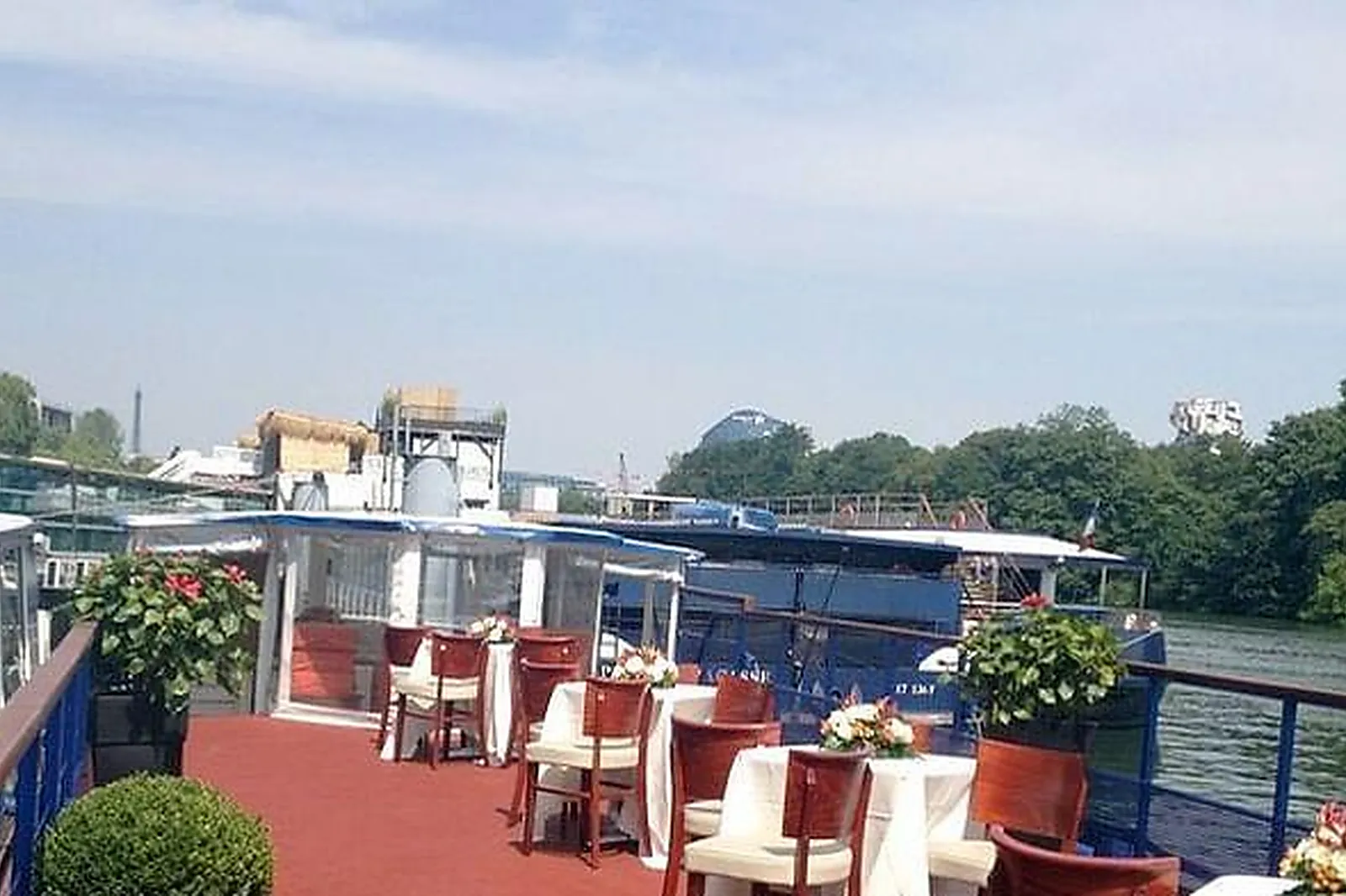 Lieux événementiels, BATEAU LE COCHE D'EAU À QUAI À BOULOGNE