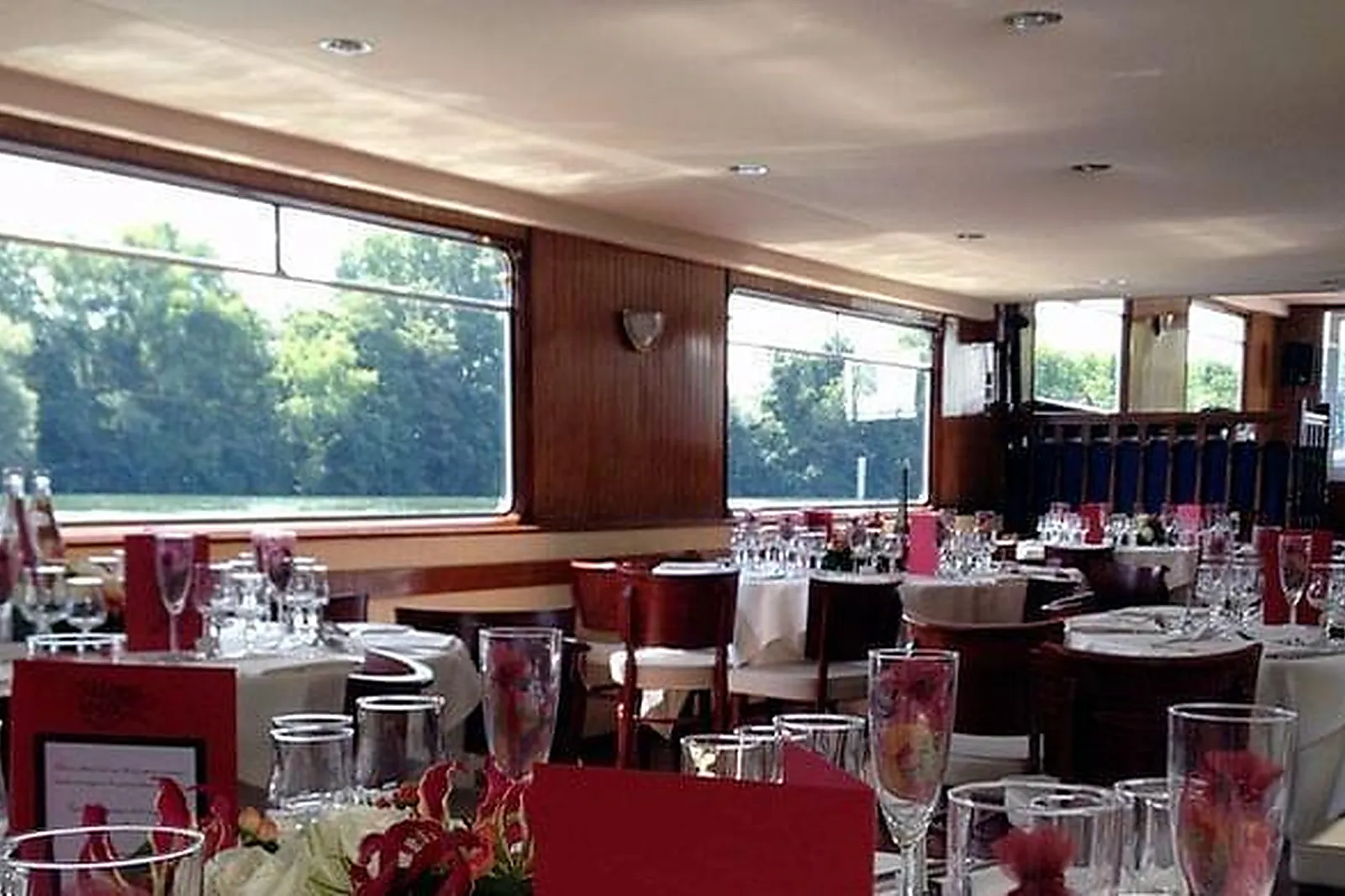 Lieux événementiels, BATEAU LE COCHE D'EAU À QUAI À BOULOGNE