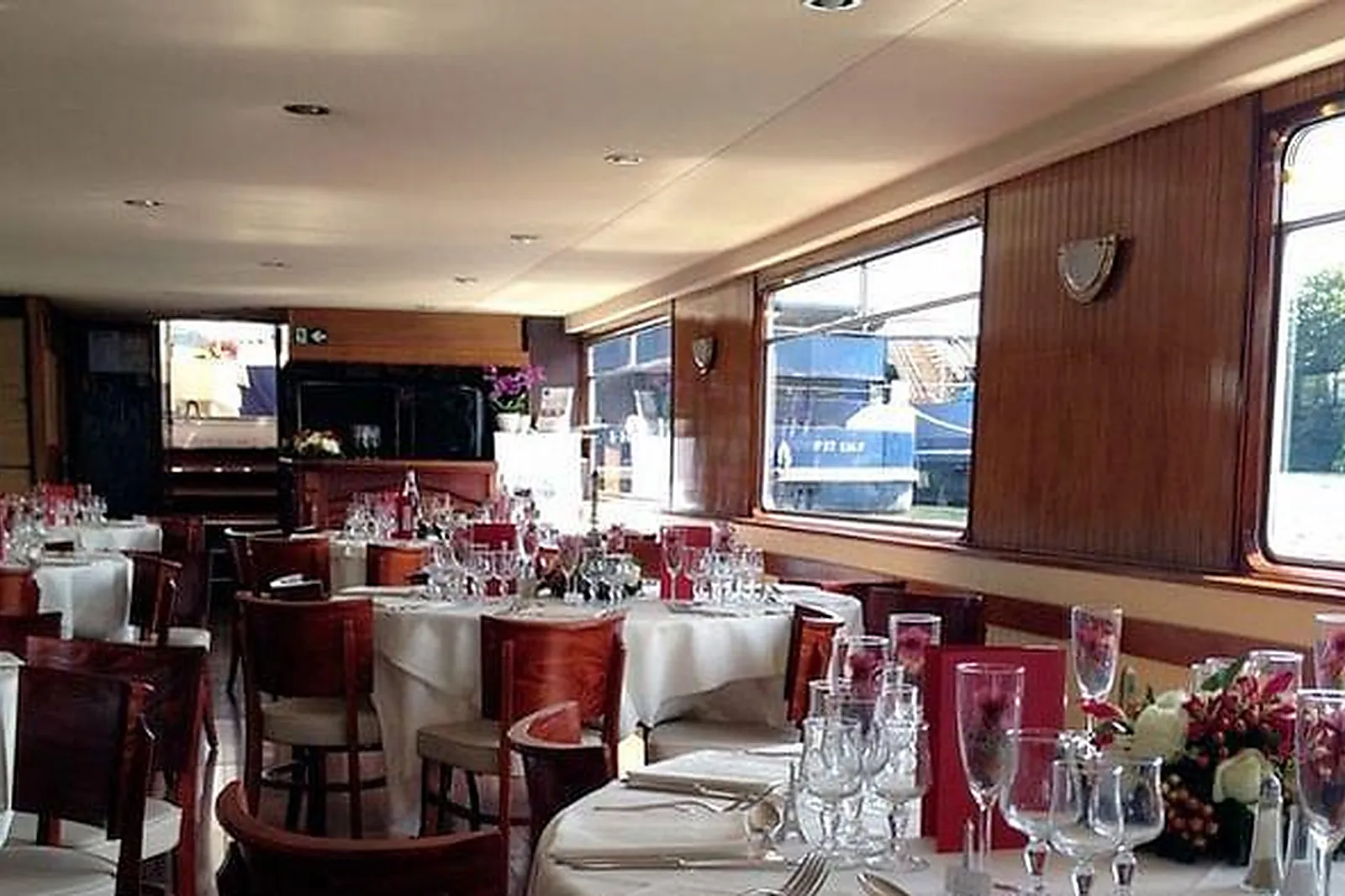 Lieux événementiels, BATEAU LE COCHE D'EAU À QUAI À BOULOGNE