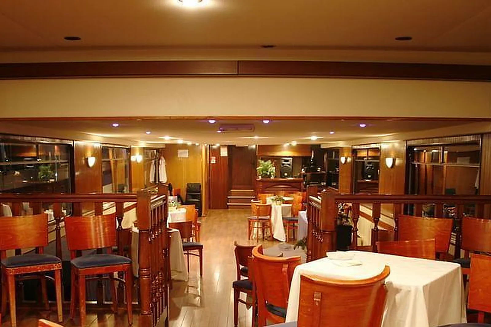 Lieux événementiels, BATEAU LE COCHE D'EAU À QUAI À BOULOGNE