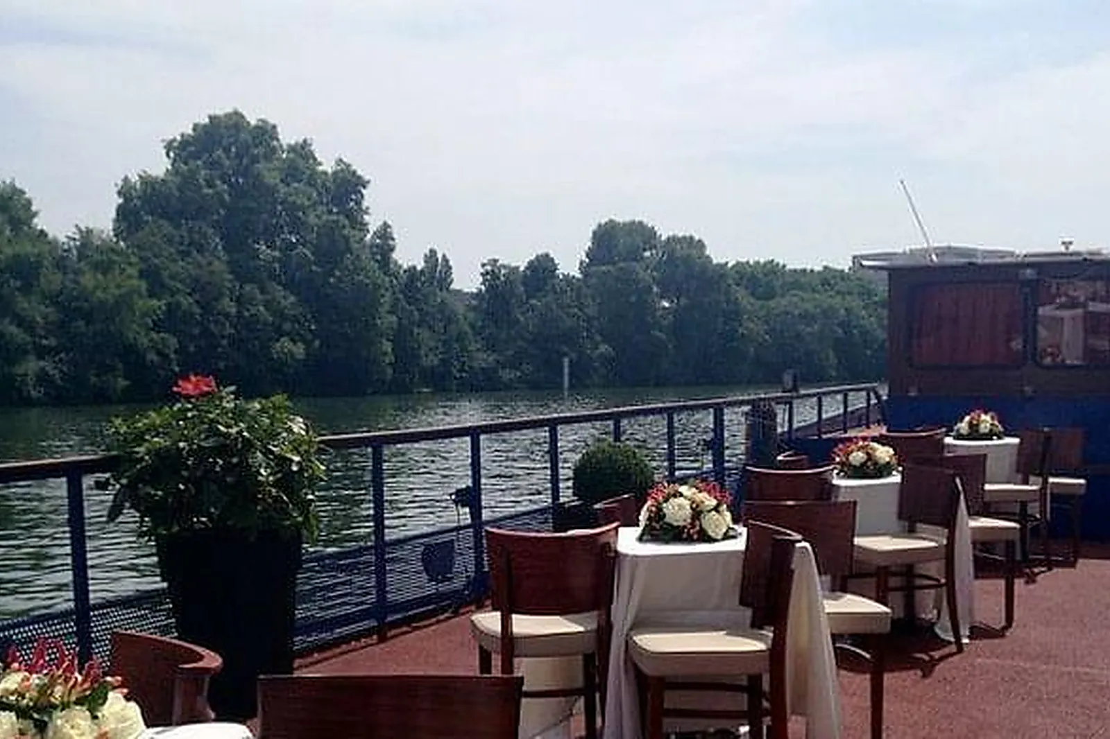 Lieux événementiels, BATEAU LE COCHE D'EAU À QUAI À BOULOGNE