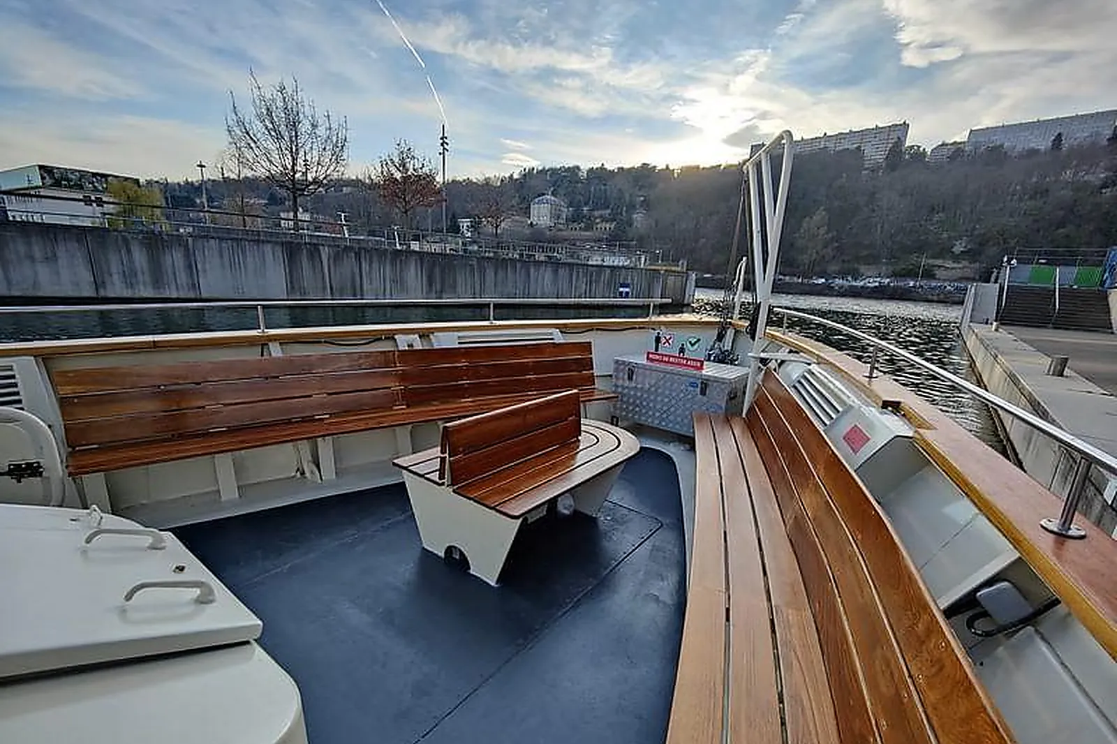 Lieux événementiels, BATEAU LE VAPORETTO